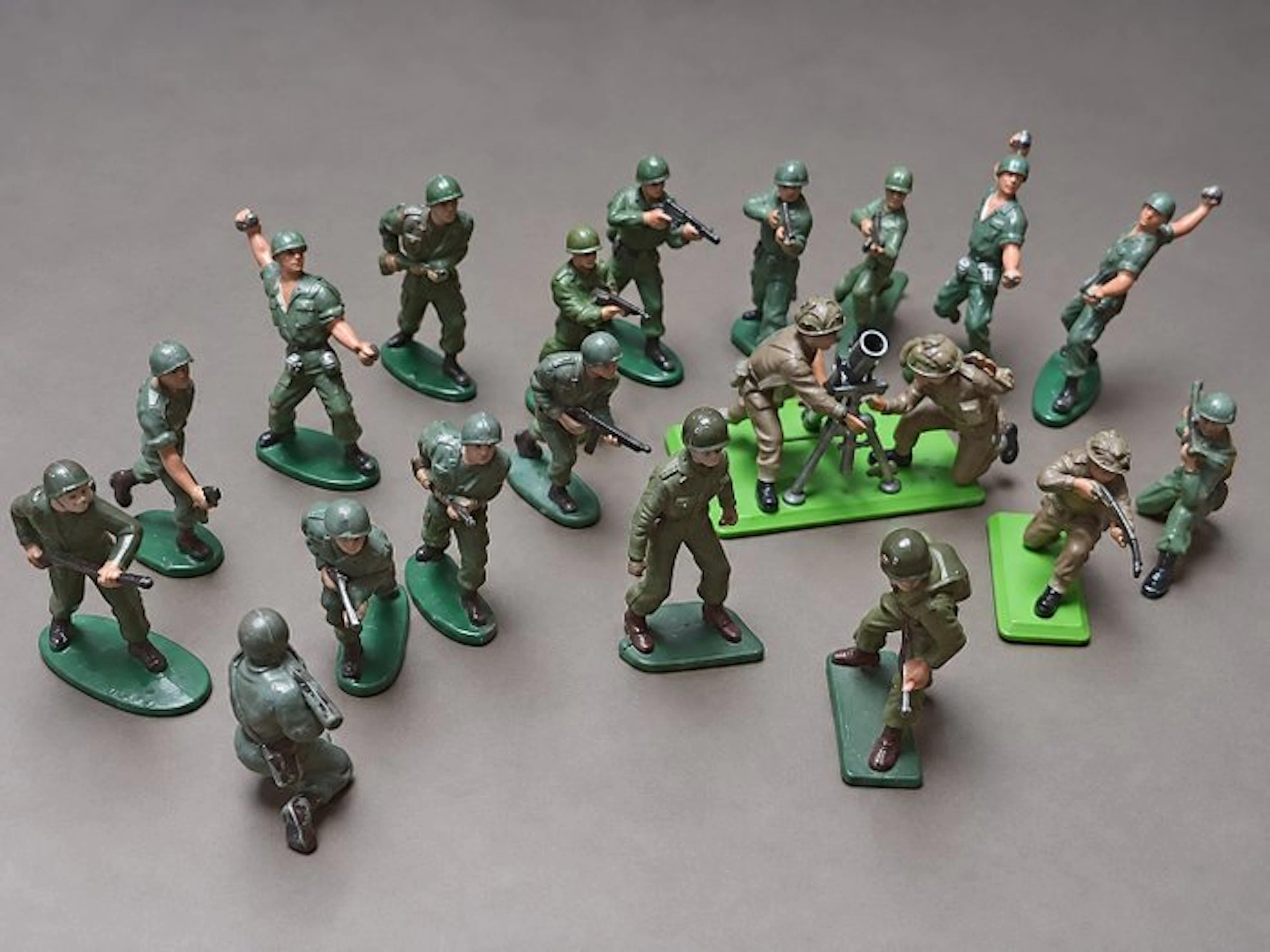 Military miniature figurine - Lot de 24 soldats...