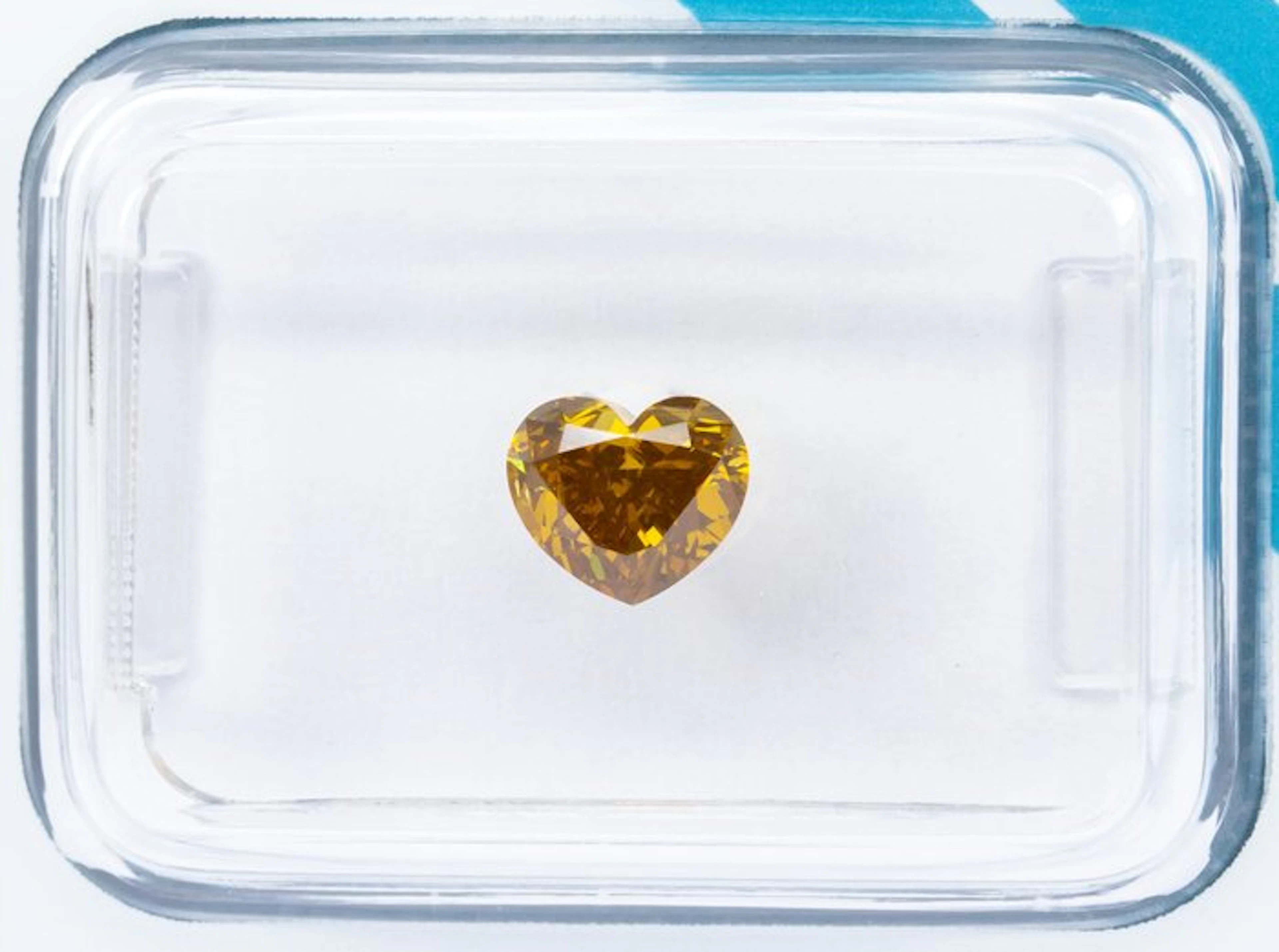 No reserve price - 1 pcs Diamond (Natural coloured)...