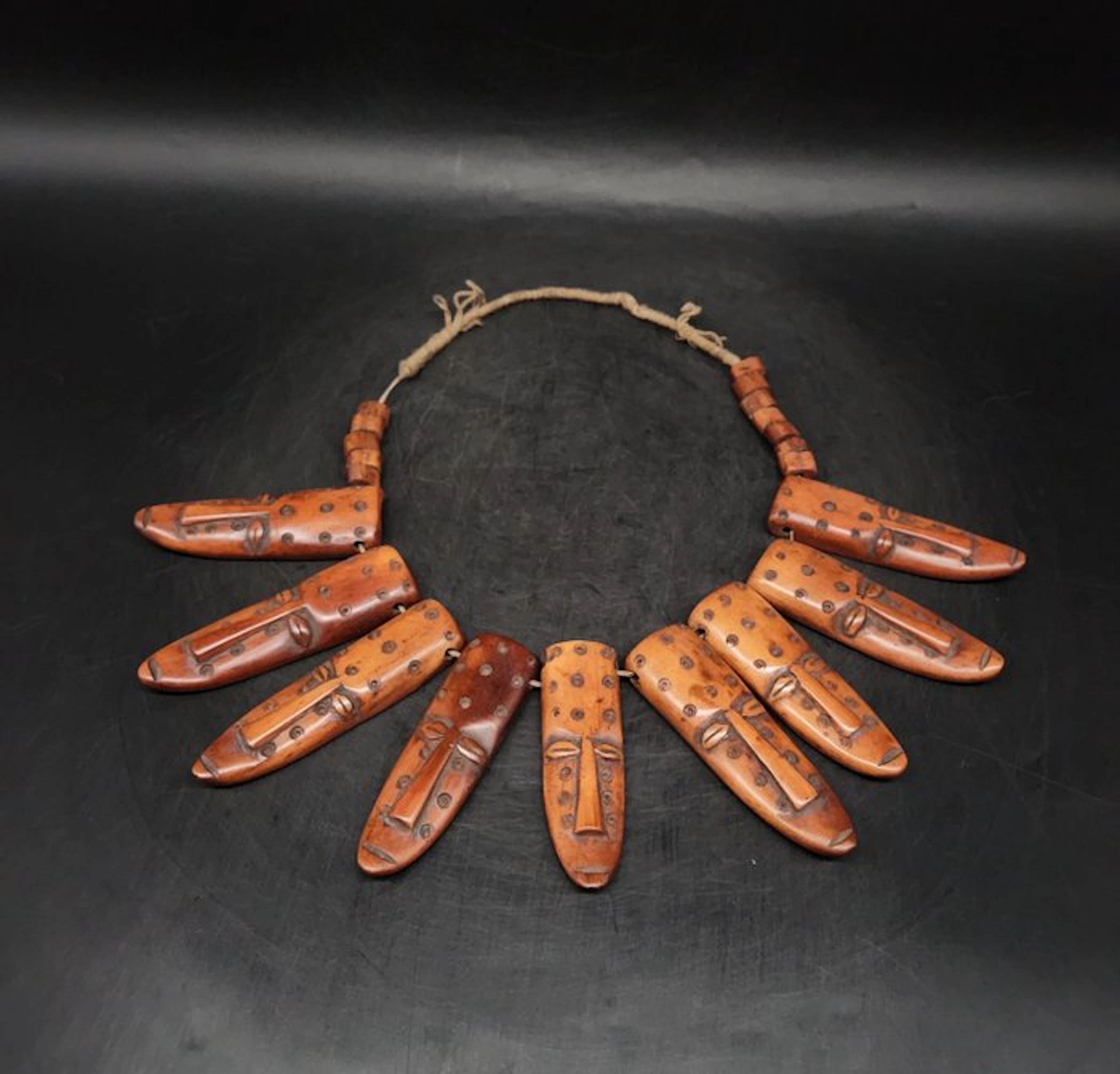 Magnifique collier - Sculpture - ties - Democratic...
