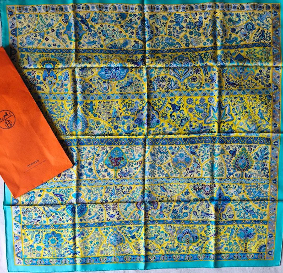 Hermès - AU PAYS DES OISEAUX-FLEURS by Christine Henry, recherché - Foulard