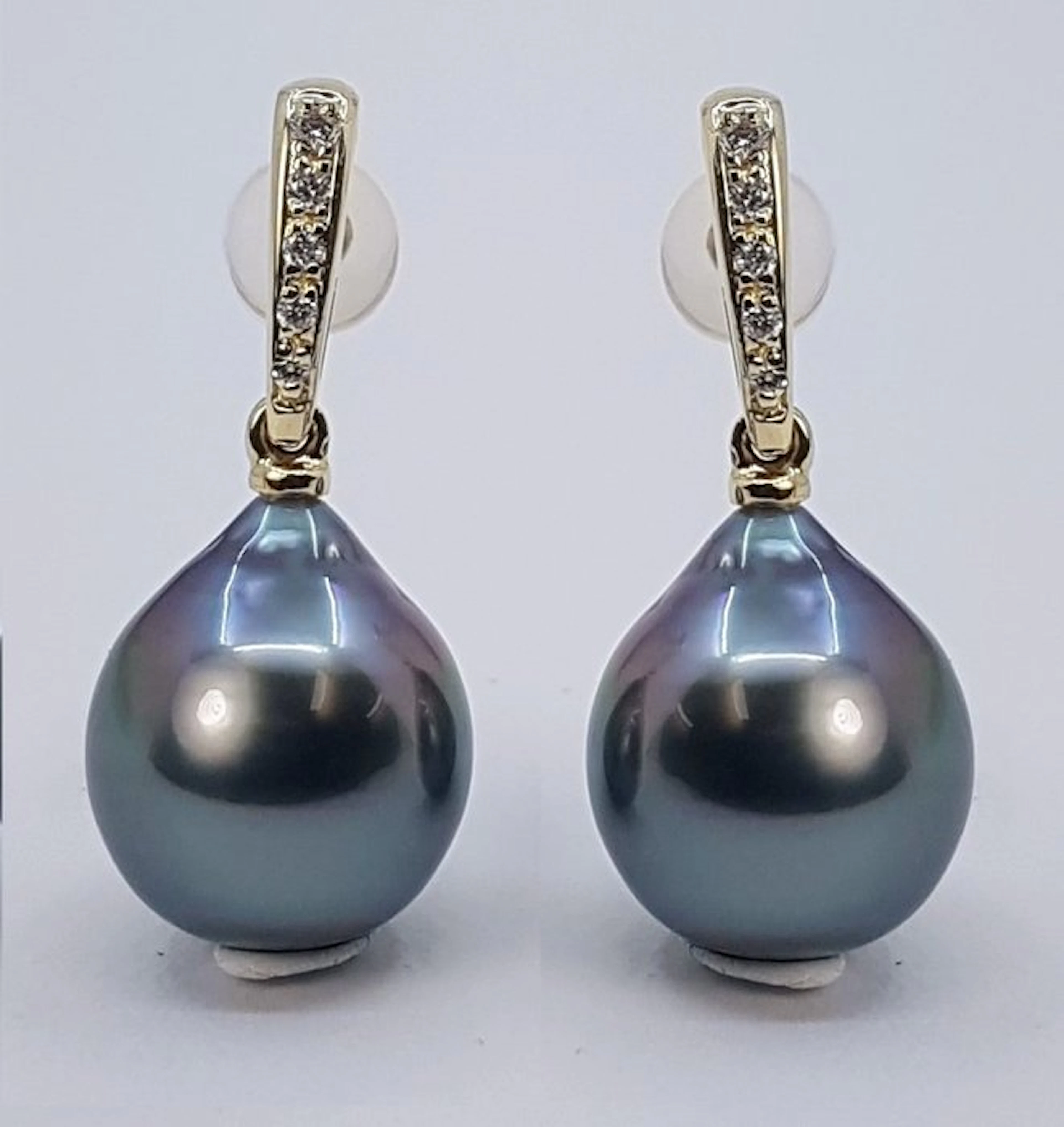 Earrings - 14 kt. Yellow gold - 0.08ct. tw. - 10x11mm Tahitian Pearls