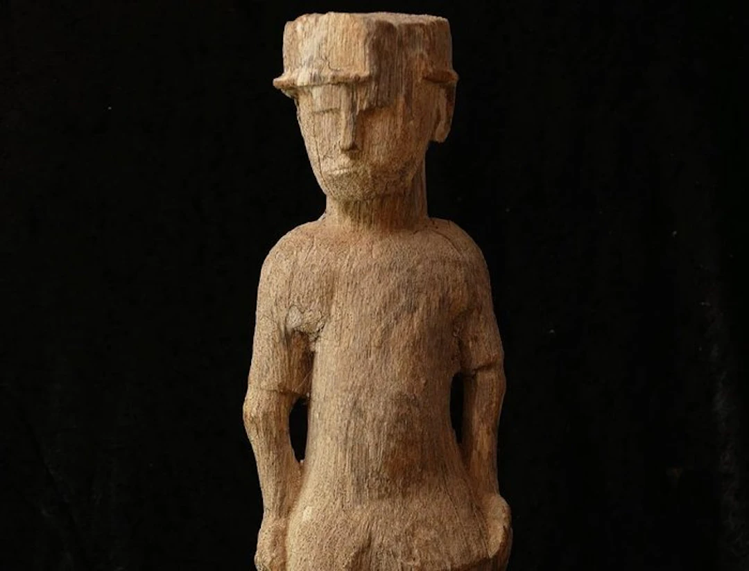 Förfadersfigur - Mahafaly - Madagaskar - Fragment av en gravsten