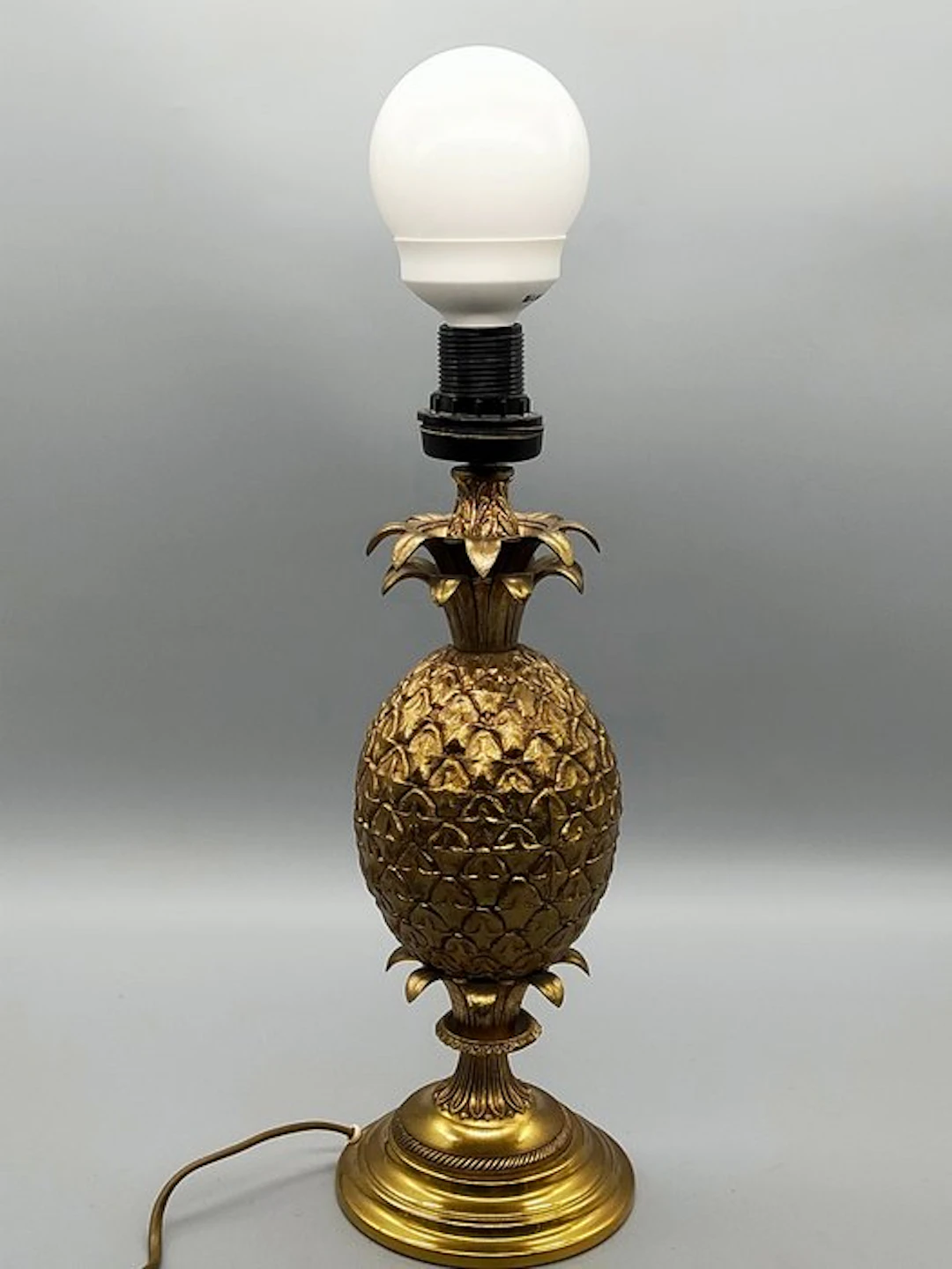 Oil lamp - Elegant brass table lamp – pineapple design lamp - Brass