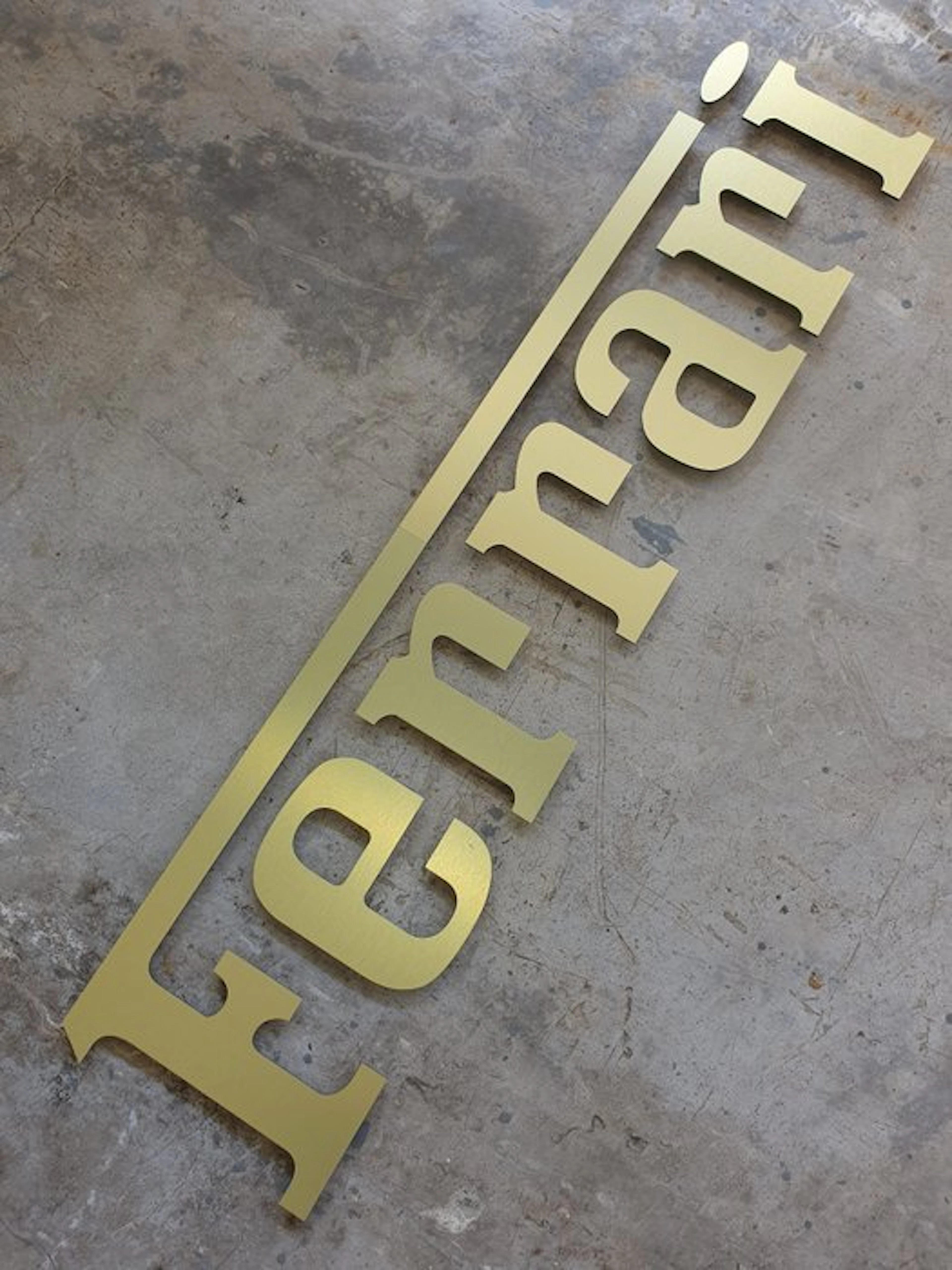 Sign - Ferrari - Professional Quality Wall Logo - Aluminium* - XXL --> 120 cm