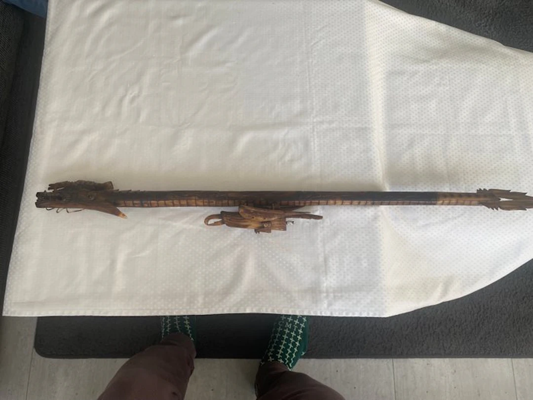 Dragon blowpipe - Bone - Indonesia - 20th century