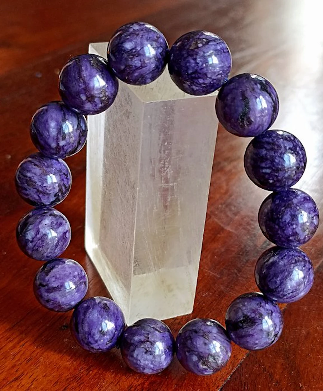 Purple Charoite bracelet, 15 beads, 14 mm each. 301 cts- 60.2 g - (1)