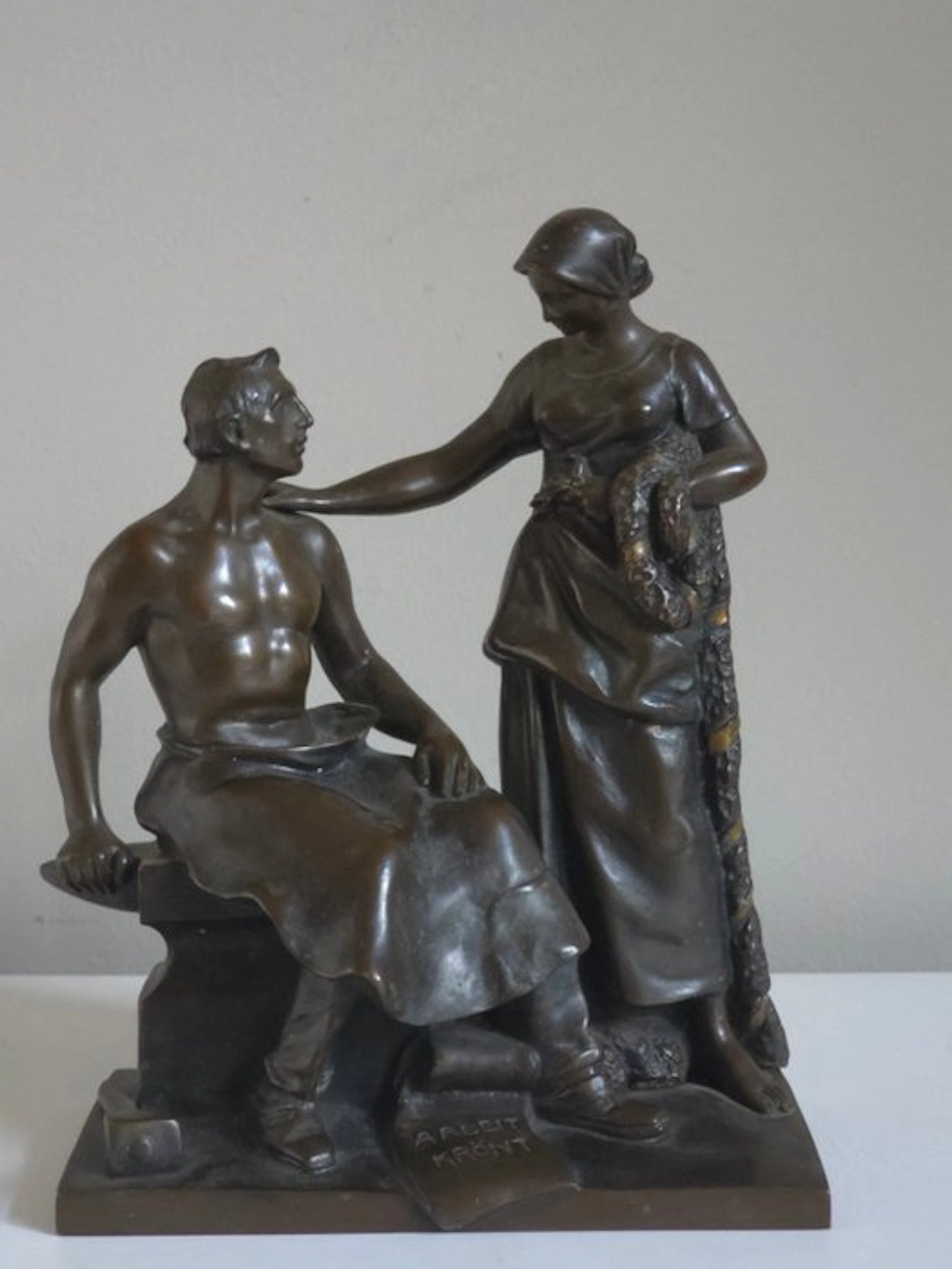 Martin Götze (1865-1928) - Sculpture, Arbeit krönt - 18 cm - Patinated bronze