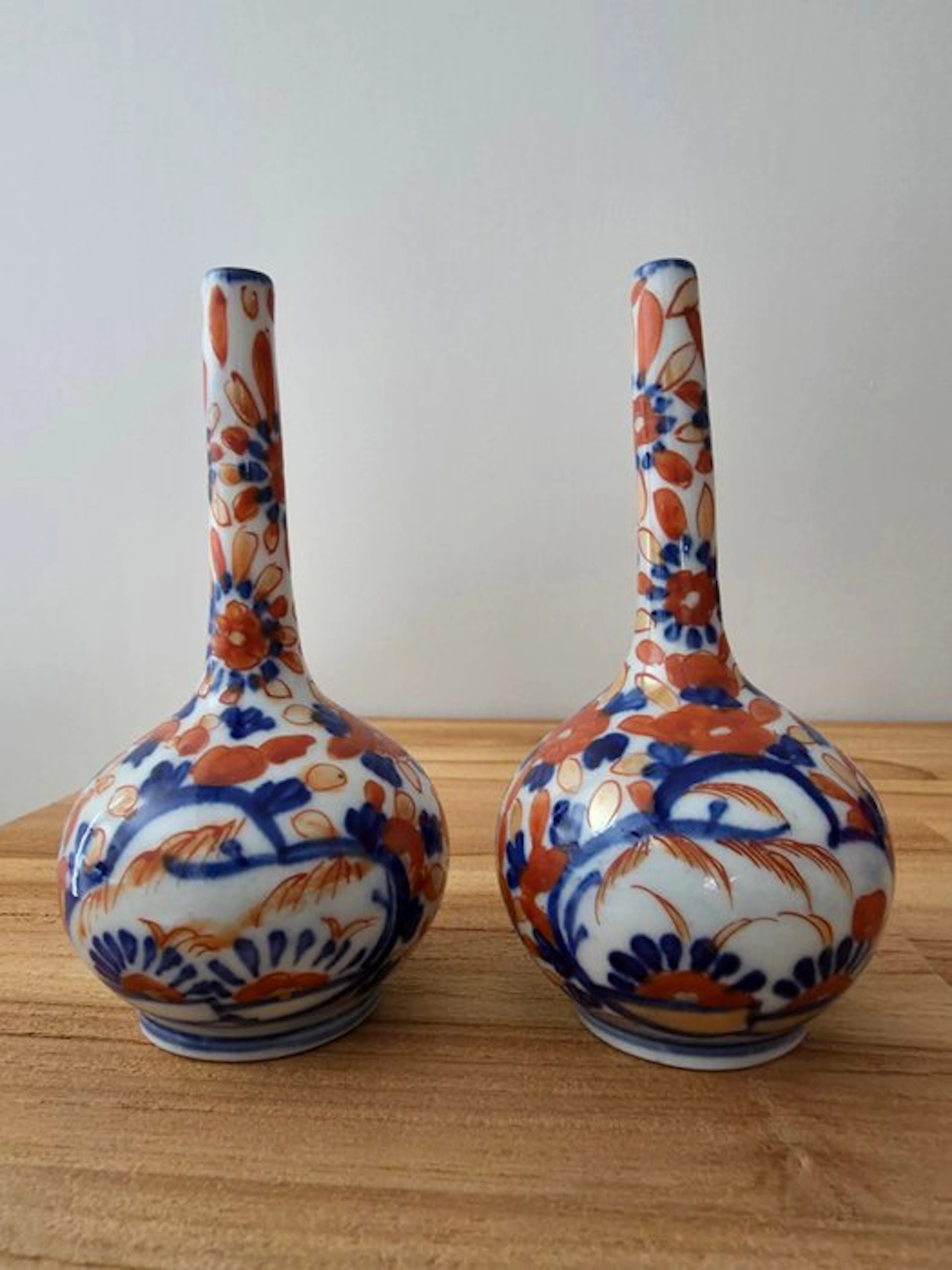 2 soliflore vases - Porcelain - Japan - Meiji period (1868-1912)