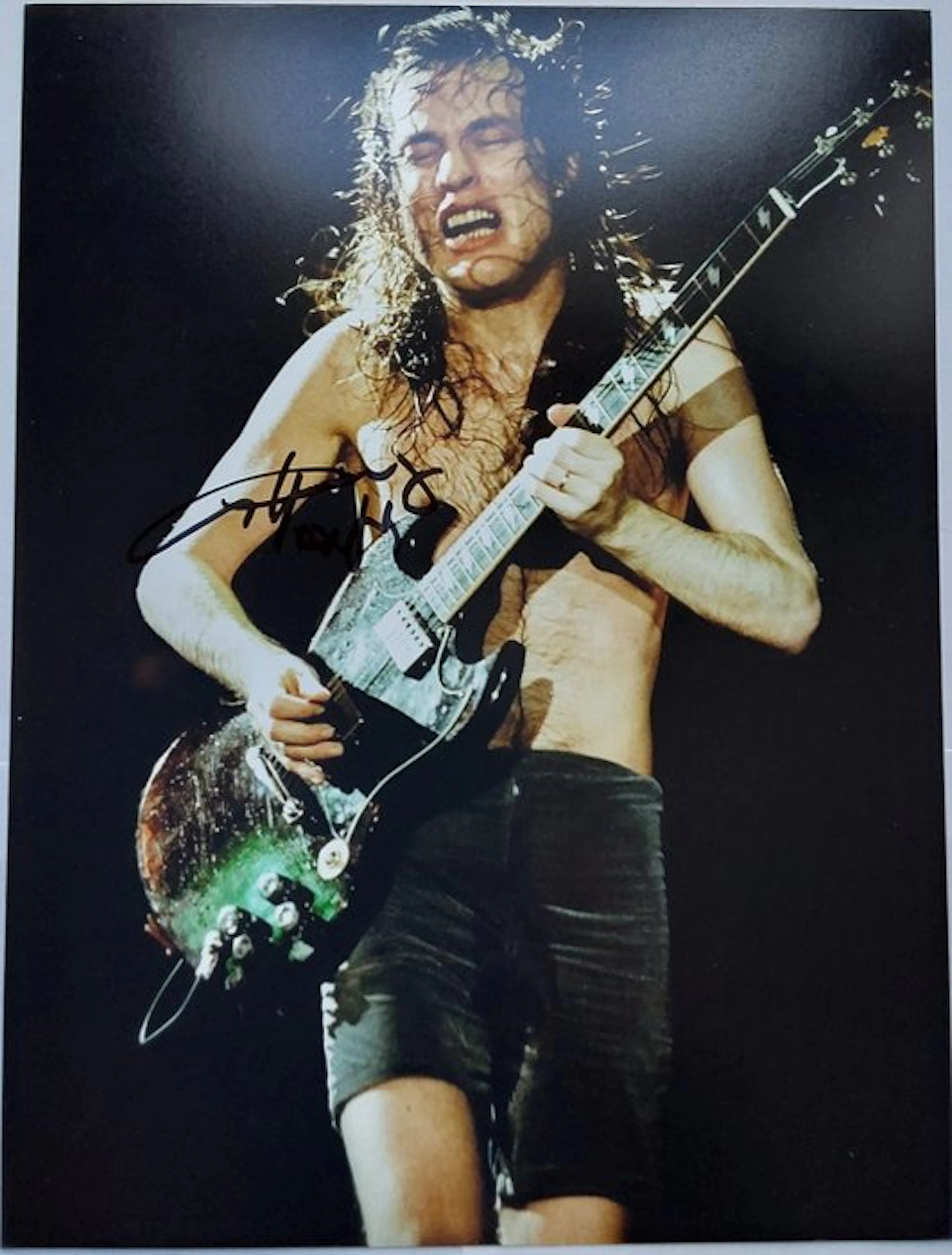 AC/DC Angus Young - Signed picture - CB autographs