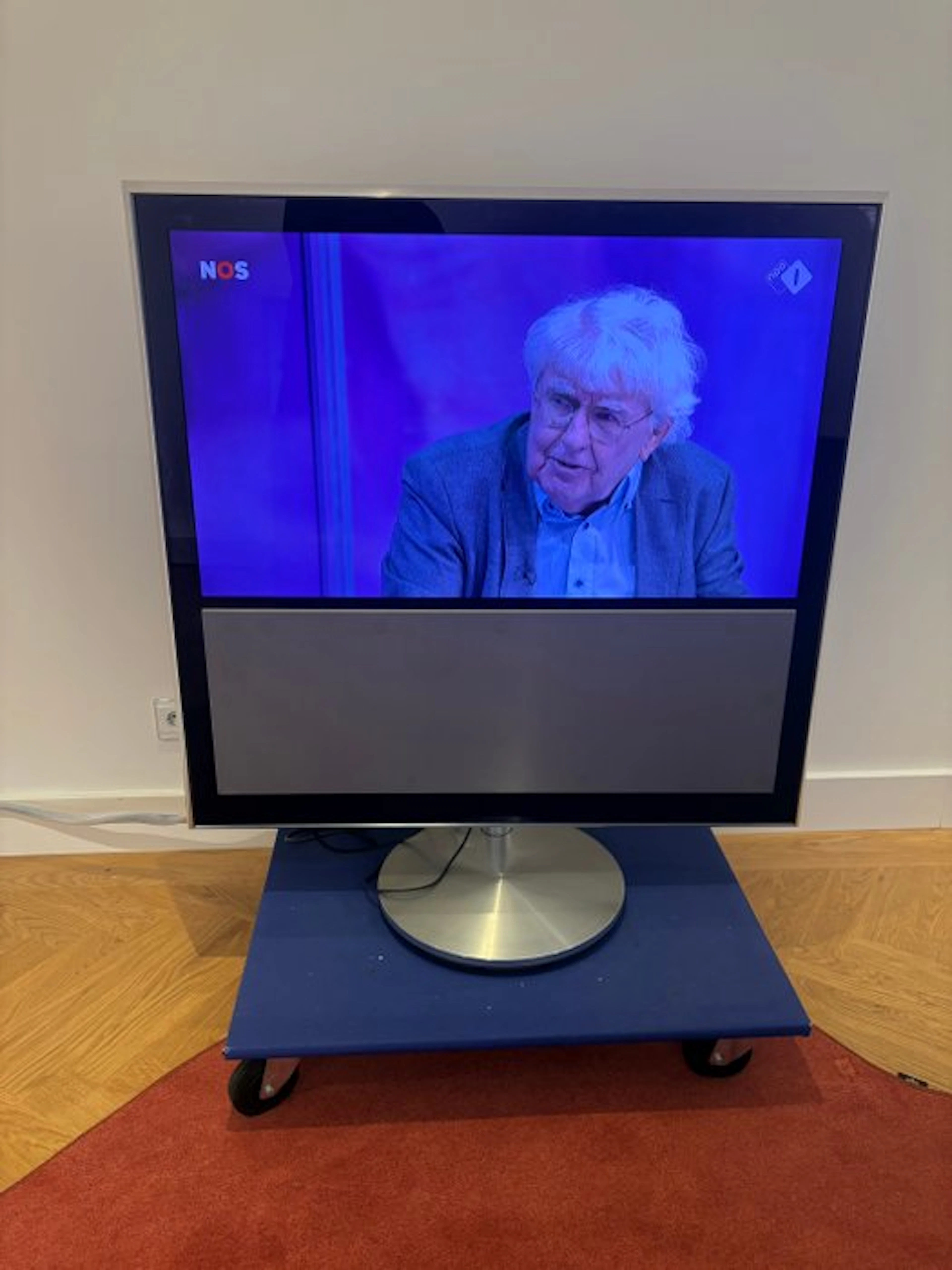 Bang & Olufsen - Flat screen TV (3) - Beovision 10-40 + MFS