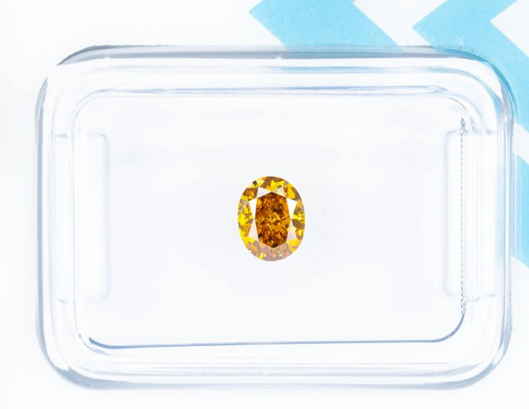 No reserve price - 1 pcs Diamond (Natural coloured)...
