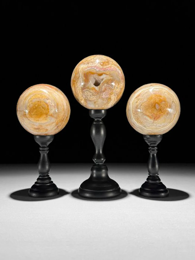 NO RESERVE PRICE - Wonderful set of 3 lace agate- Spheres...