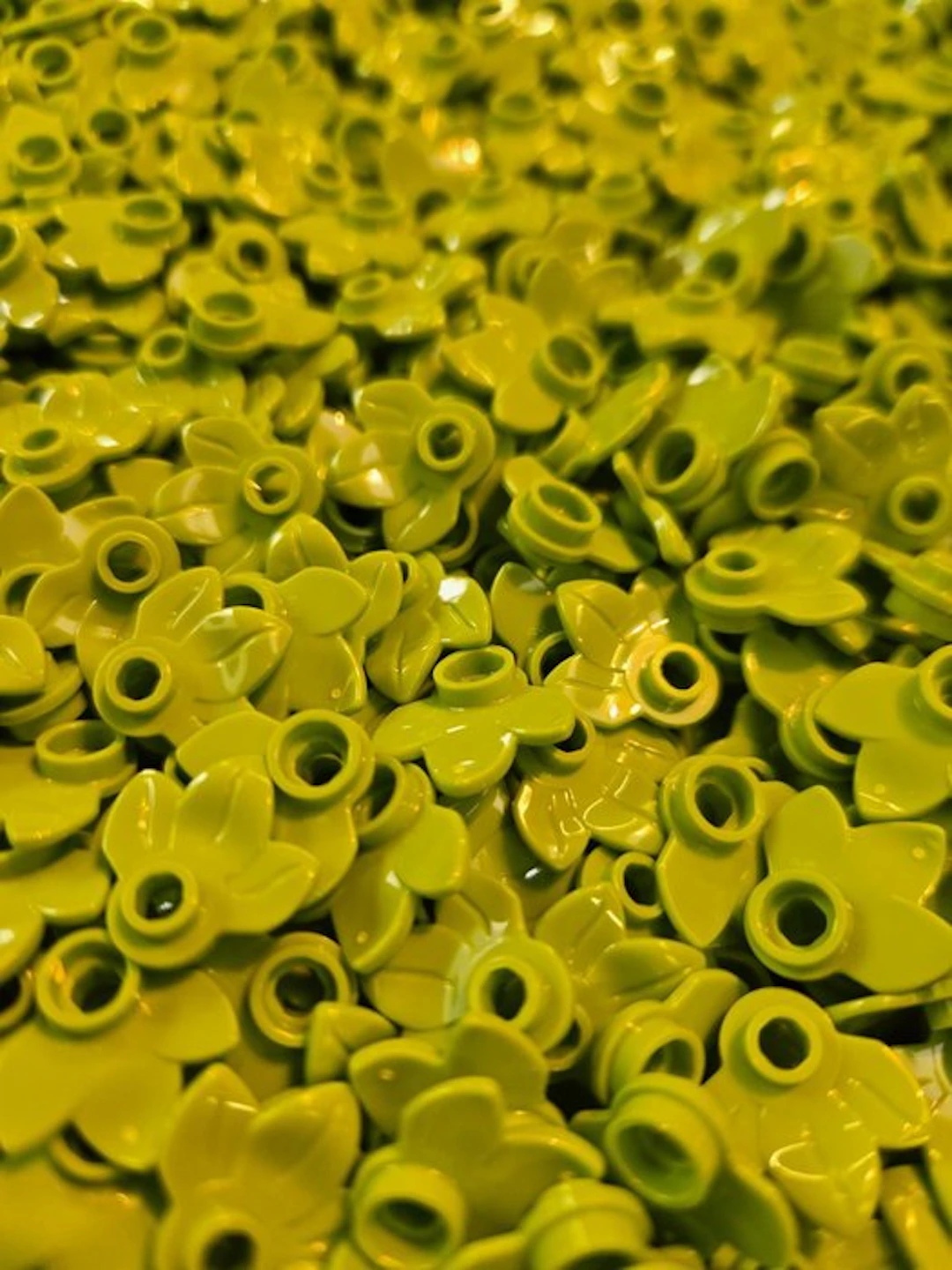 LEGO Pieces - New Plant Plate Round 1 x 1 with 3 Layered Leaves Lime 1050pcs