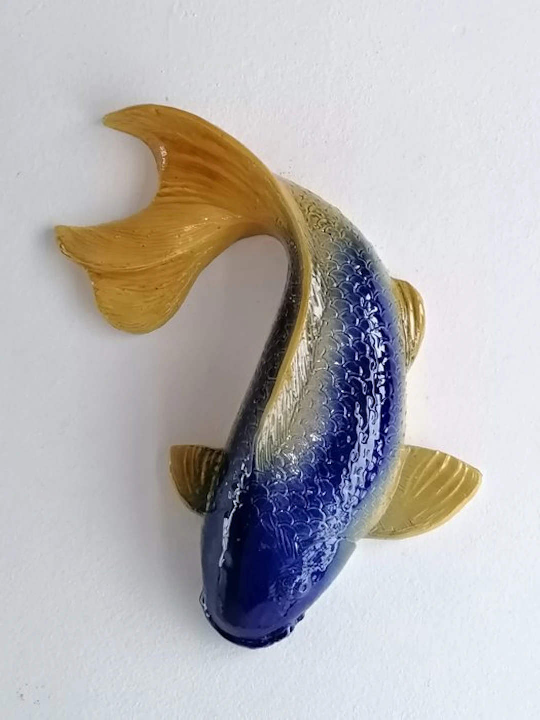 Vanessa Bonino - Sculpture, Koi carp - 37 cm - Majolica - 2026
