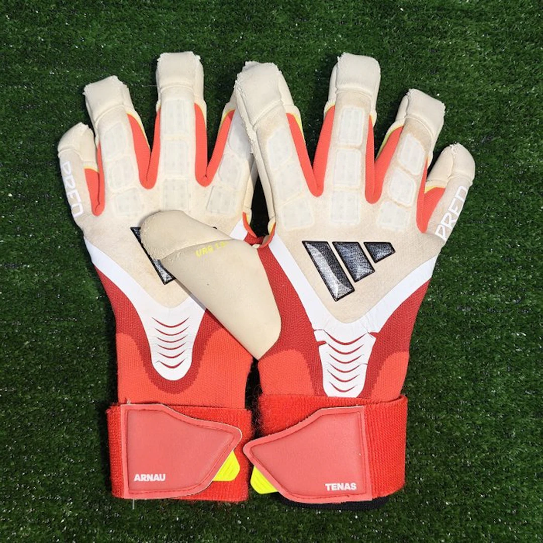 Villarreal - Spanish Football League - Arnau Tenas - 2026 - Goal keeper gloves