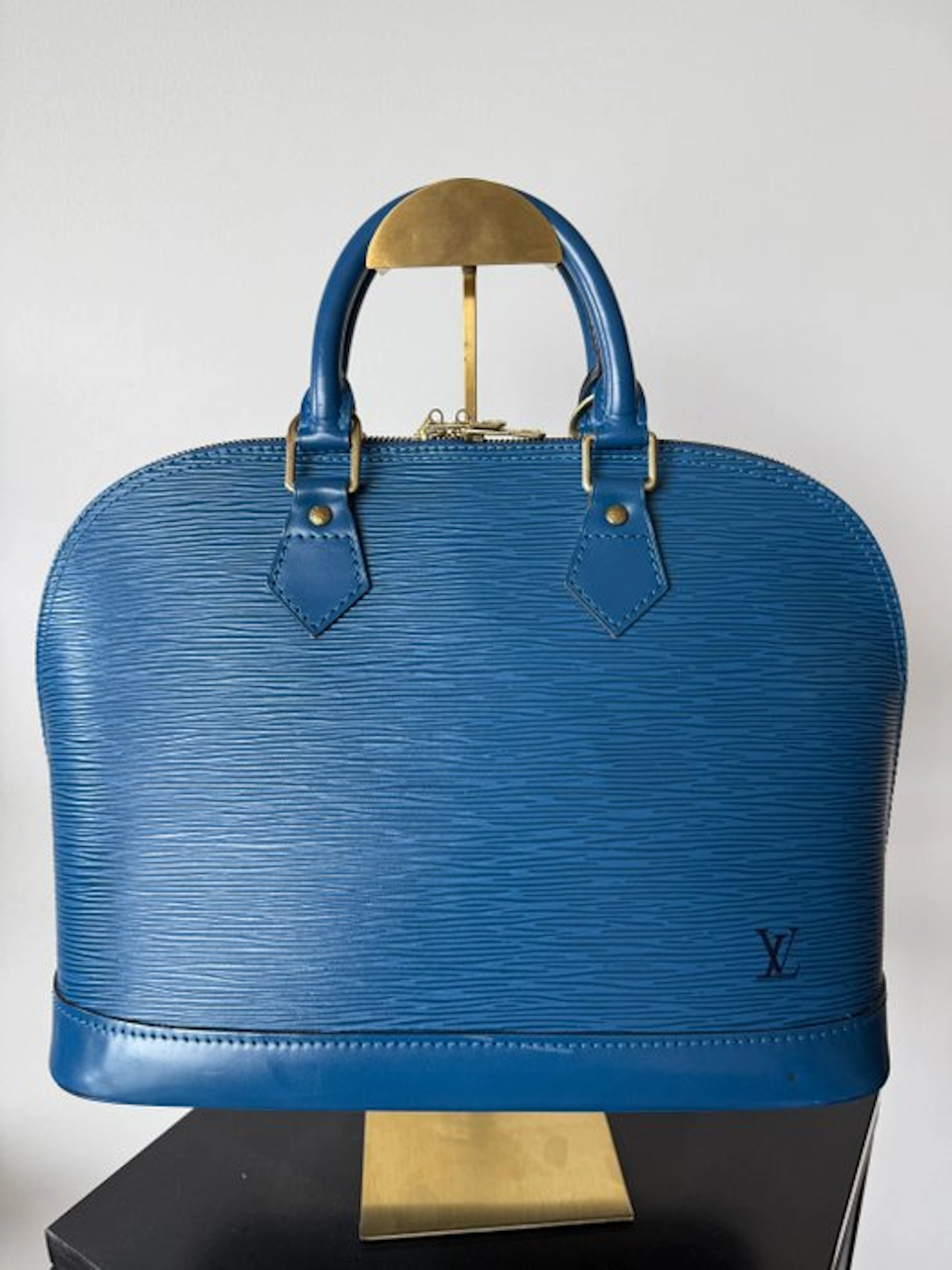 Louis Vuitton - Alma - Handbag