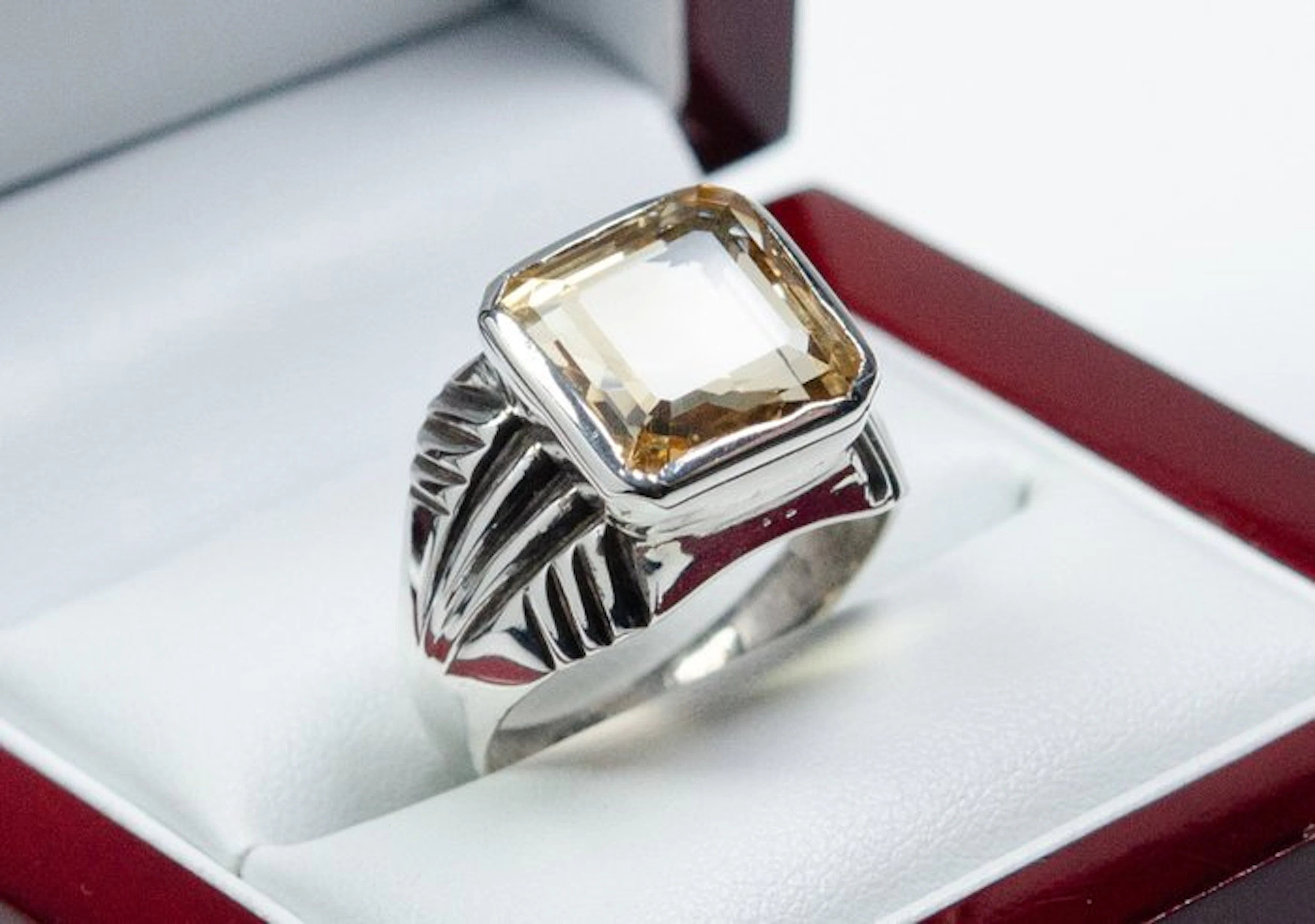 - min. 800 silver - 7.00 ct natural citrine - hallmark - Ring