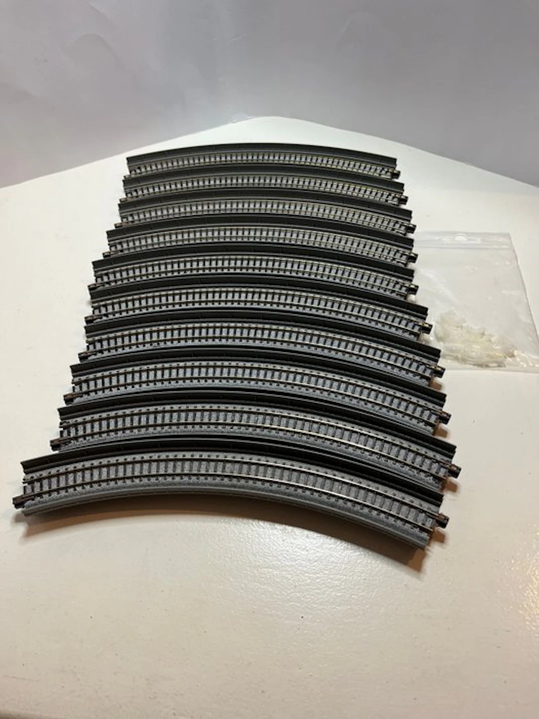Kato N - Model train tracks (11) - Includes plastic plug connectors.