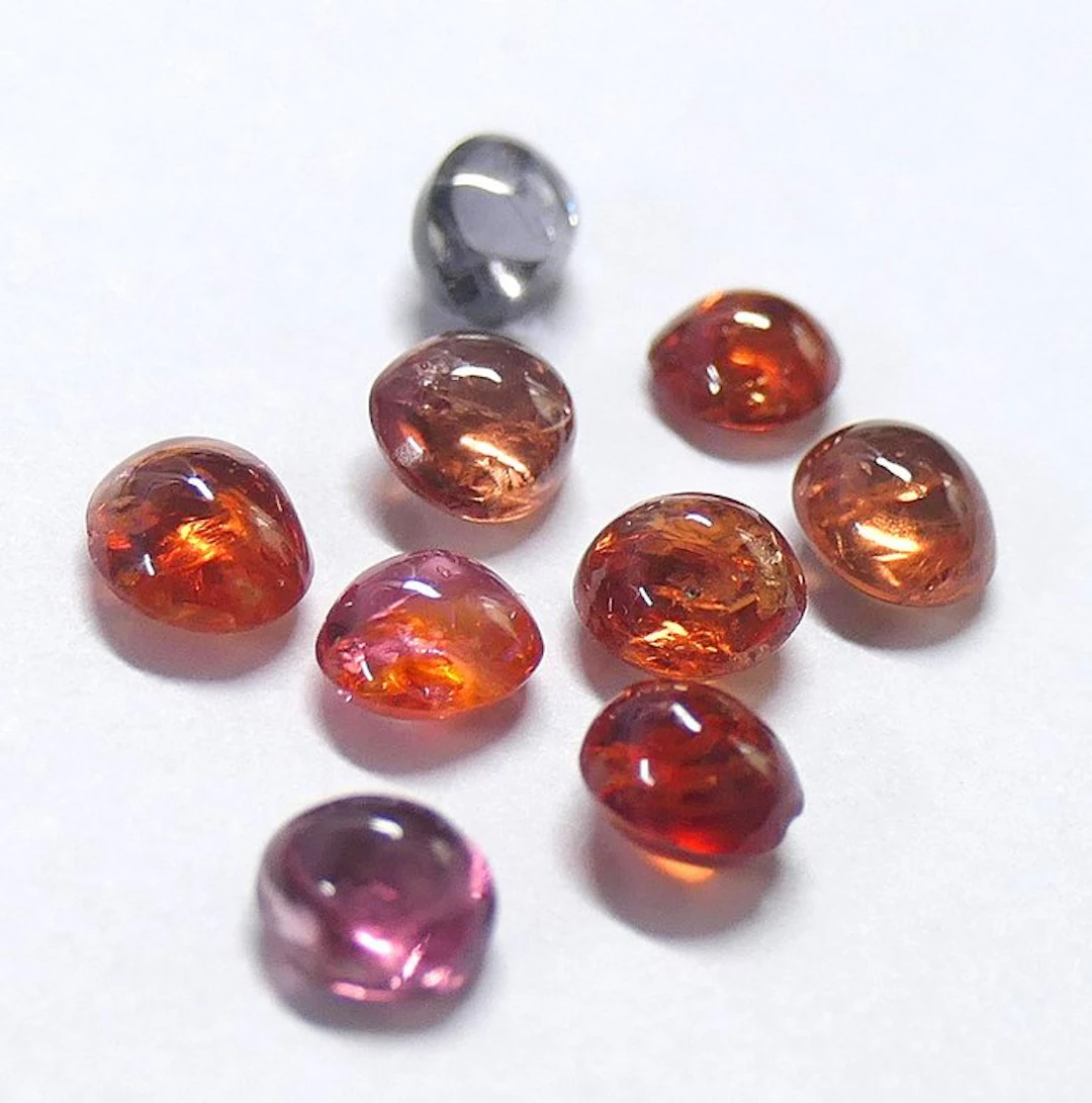 A superb lot of 100% natural spinels Cabochon- 1.2 g - (9)