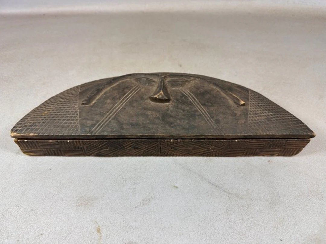 African Tukula box "ngedi mu ntey" from the Kuba Peoples - Congo