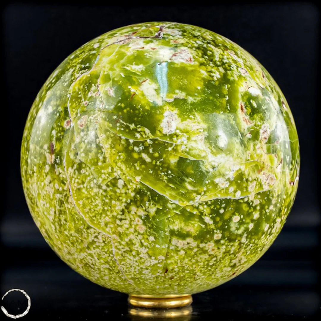 Unique green opal sphere from Madagascar – Natural...
