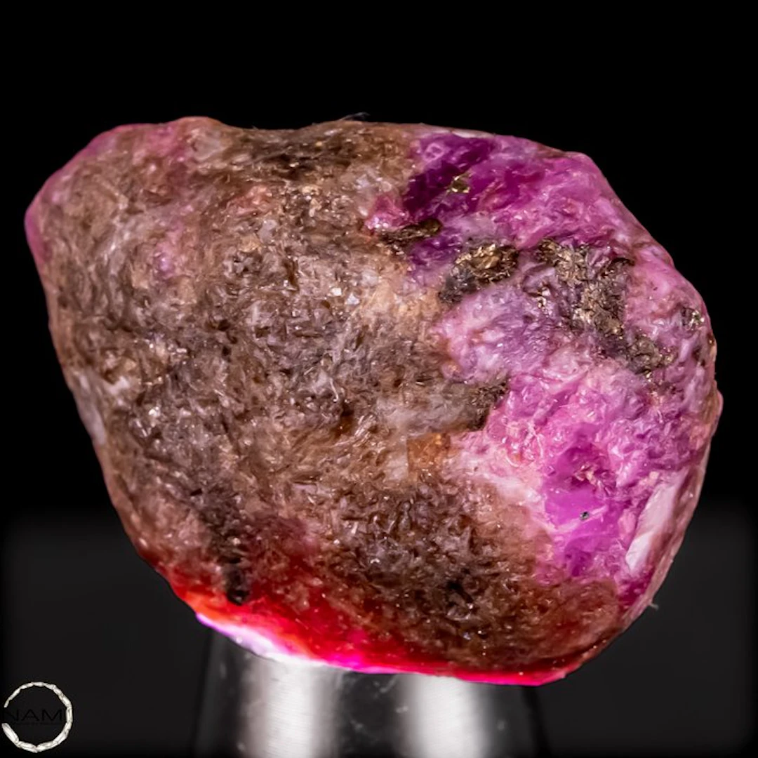Extraordinary raw ruby crystal – Intense red natural...