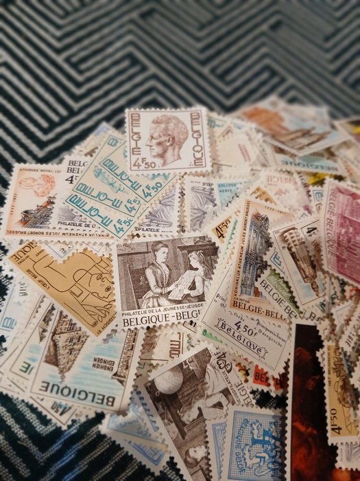 Belgium - 2,000 stamps of 4.5 fr