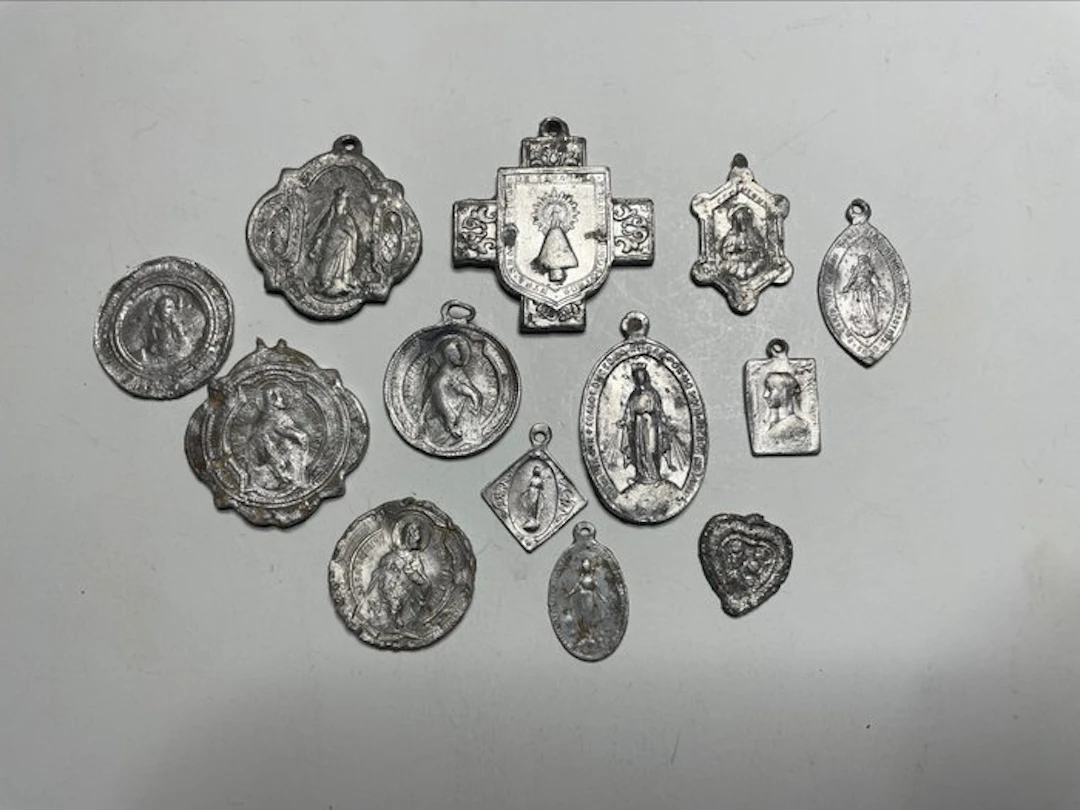 Set of 13 religious medals - Aluminium - Twentieth Century