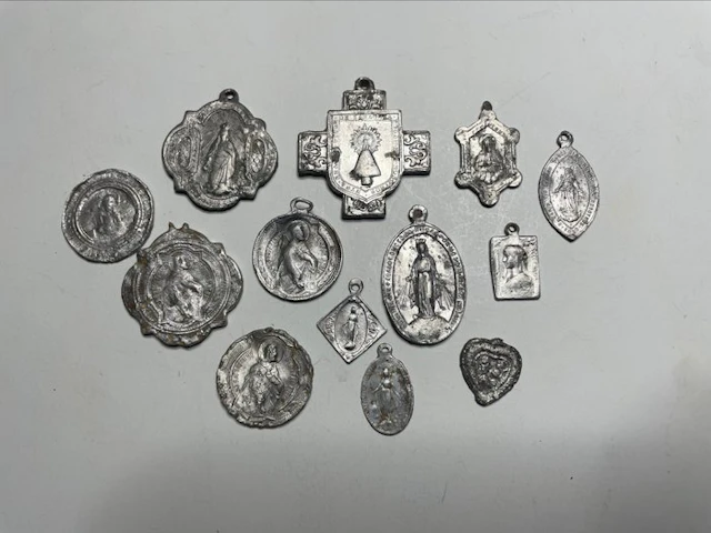 Set of 13 religious medals - Aluminium - Twentieth Century