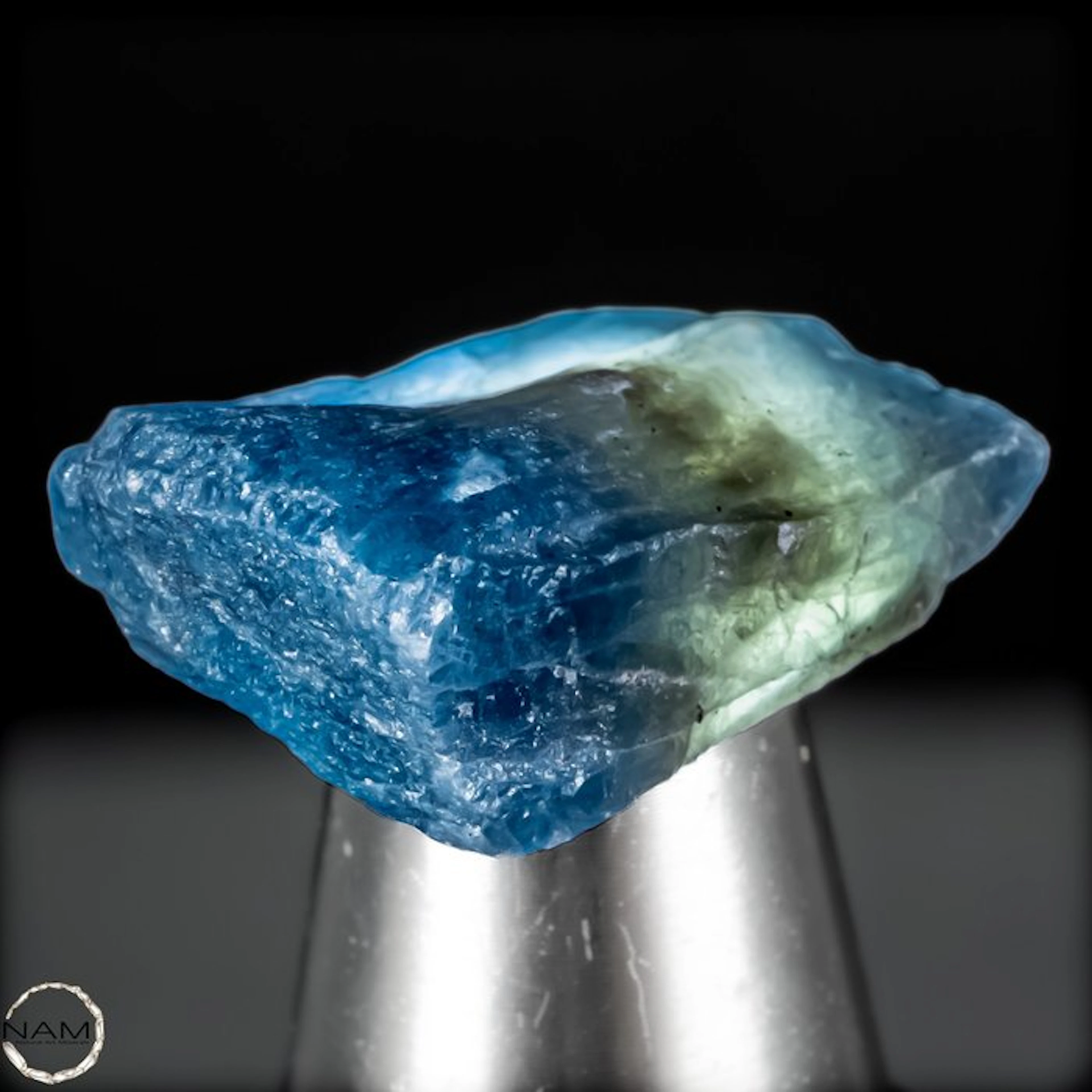 Tanzanite rough crystal – Fascinating blue in its natural...