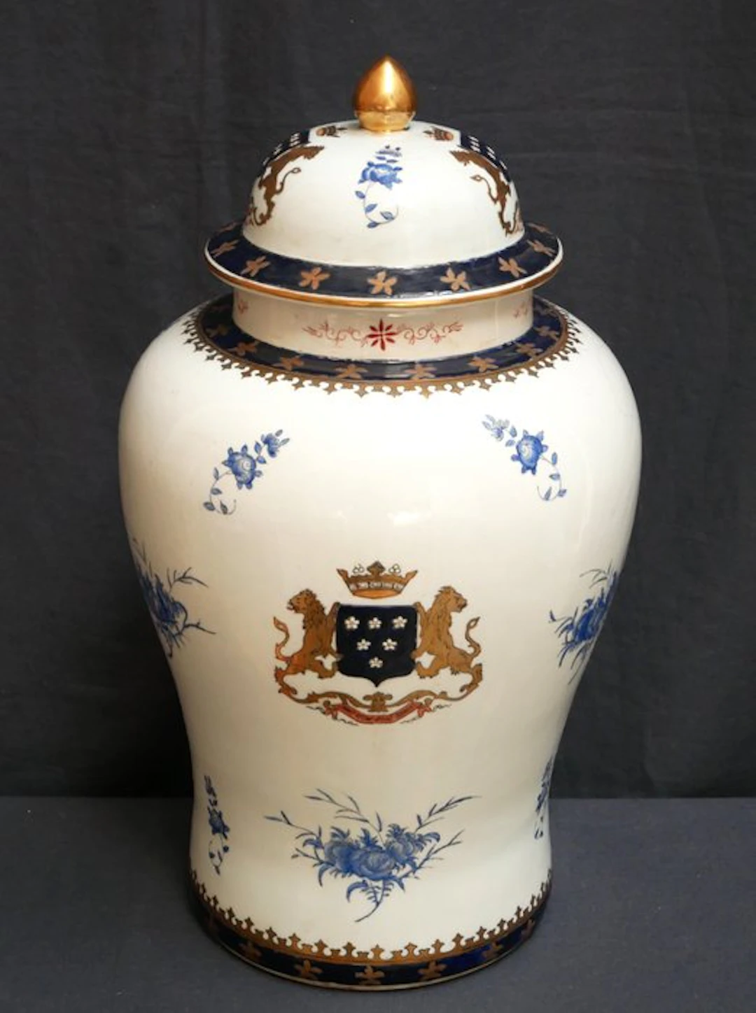 Lidded vase - 50cm - Porcelain - golden hand-painted