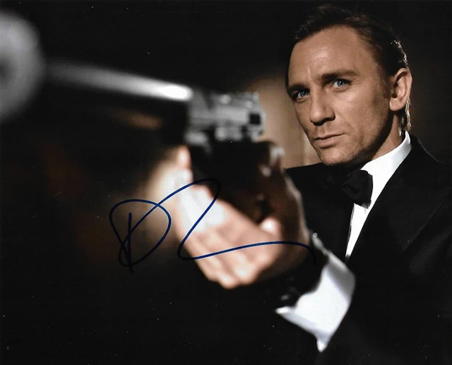 James Bond 007: Casino Royale - Daniel Craig Autographed Photo with b'bc COA.