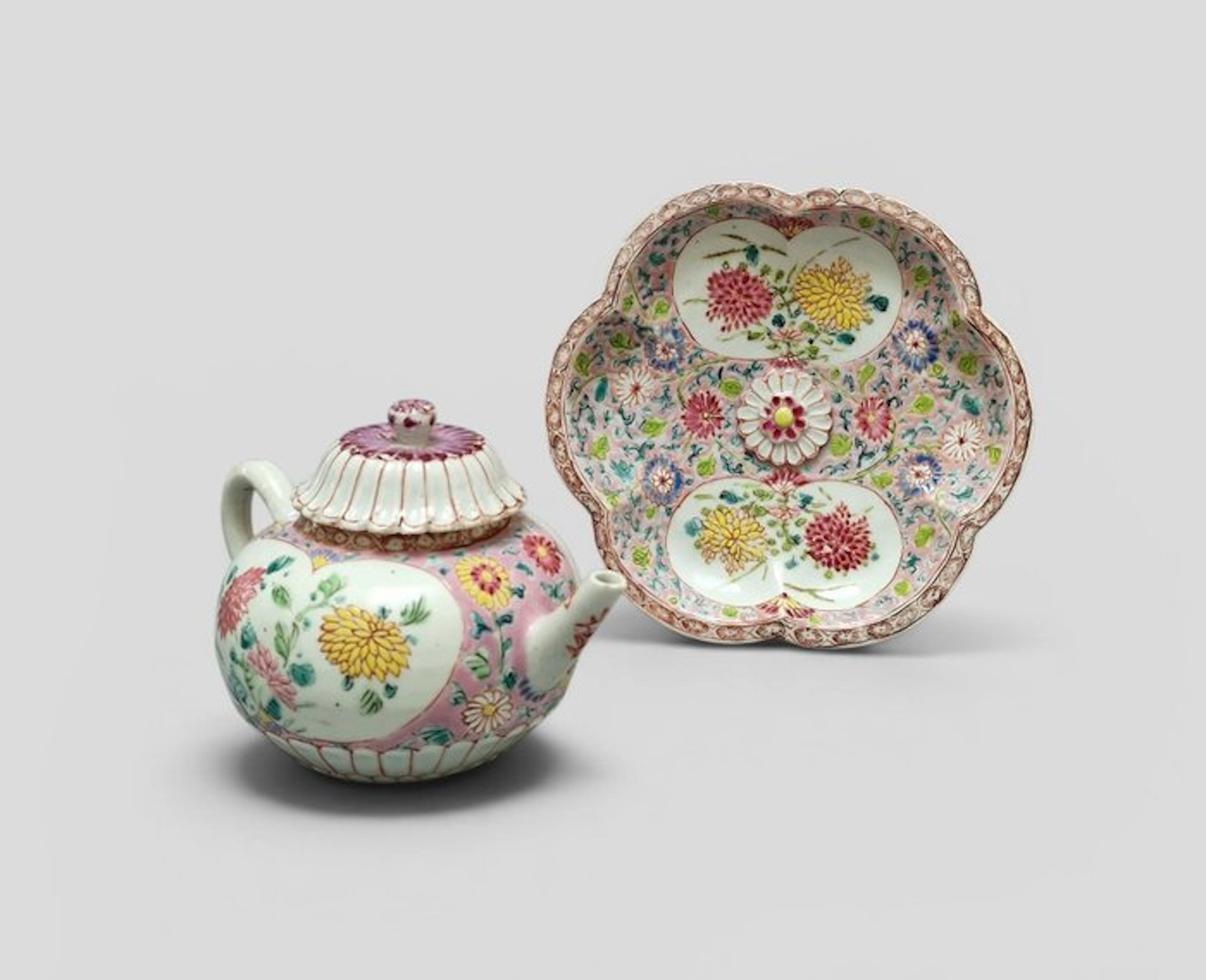Teapot - Superb Chinese Famille Rose Teapot with Matching Stand (Pattipan)