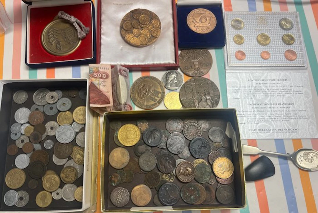 World. Collection of coins incl