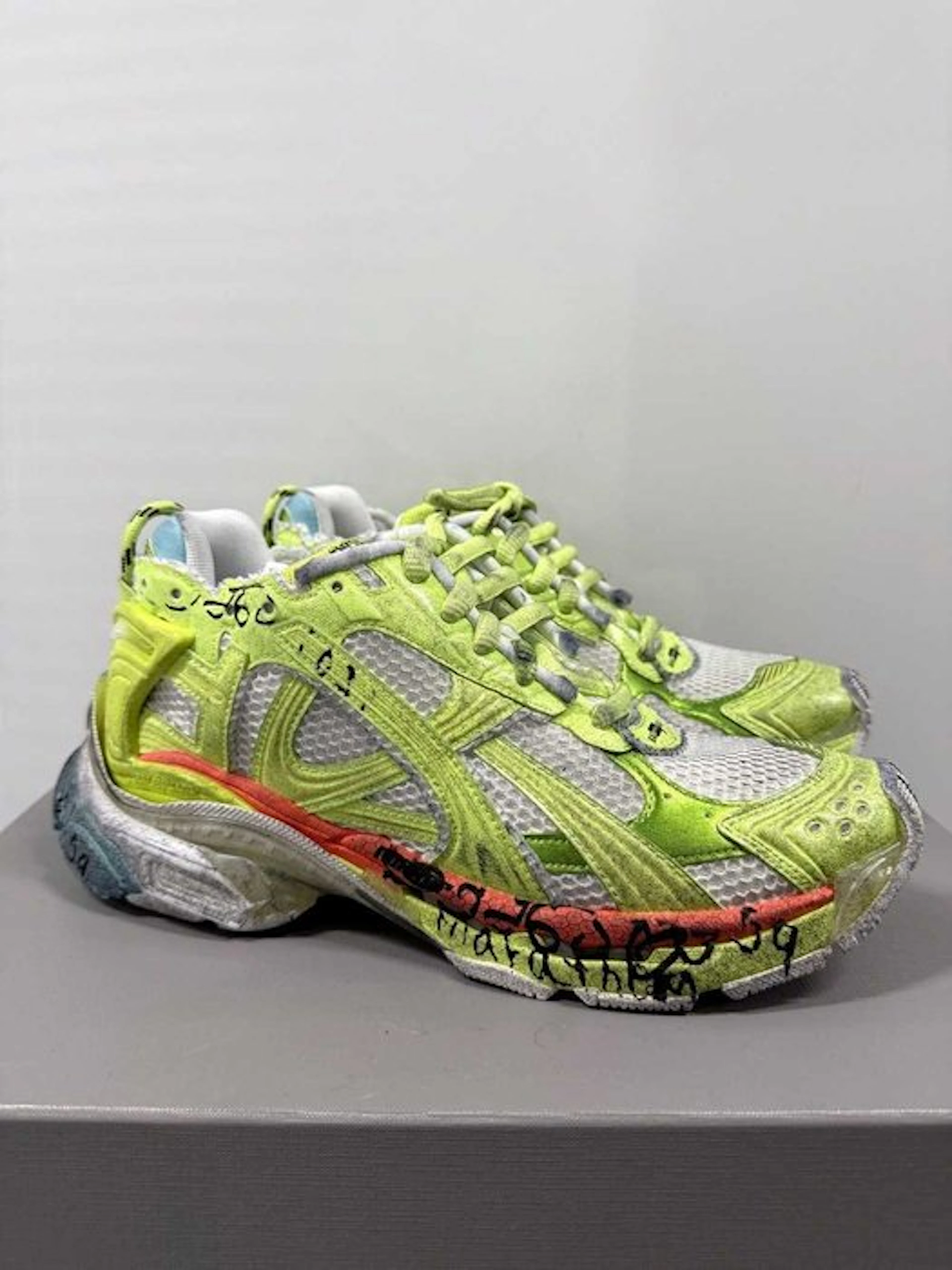 Balenciaga - Runner Marathon - Low-top trainers - Size: EU 42 - New with tags