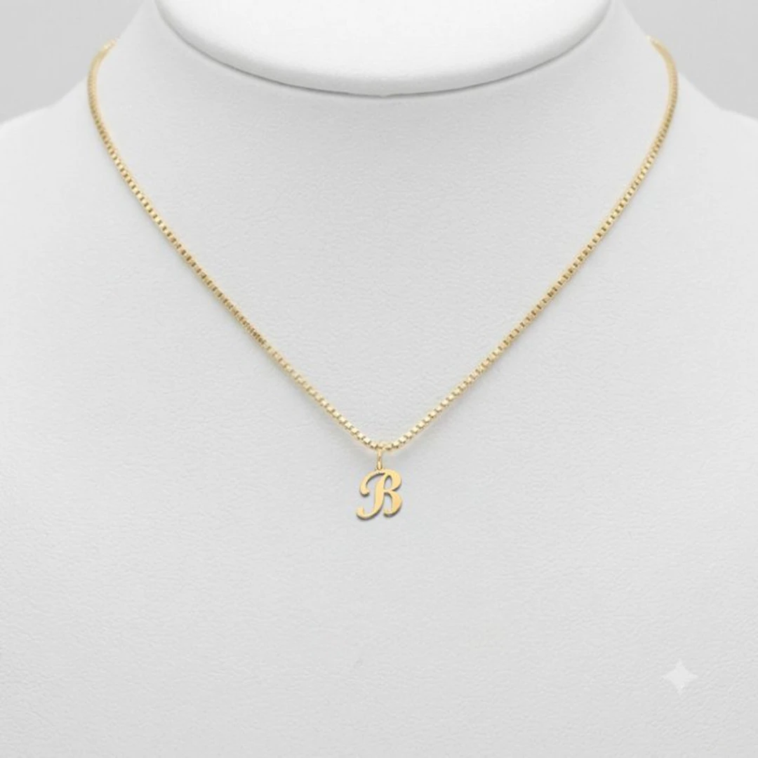 Necklace with pendant - 18 kt. Yellow gold - Letter pendant necklace, 2.7 g
