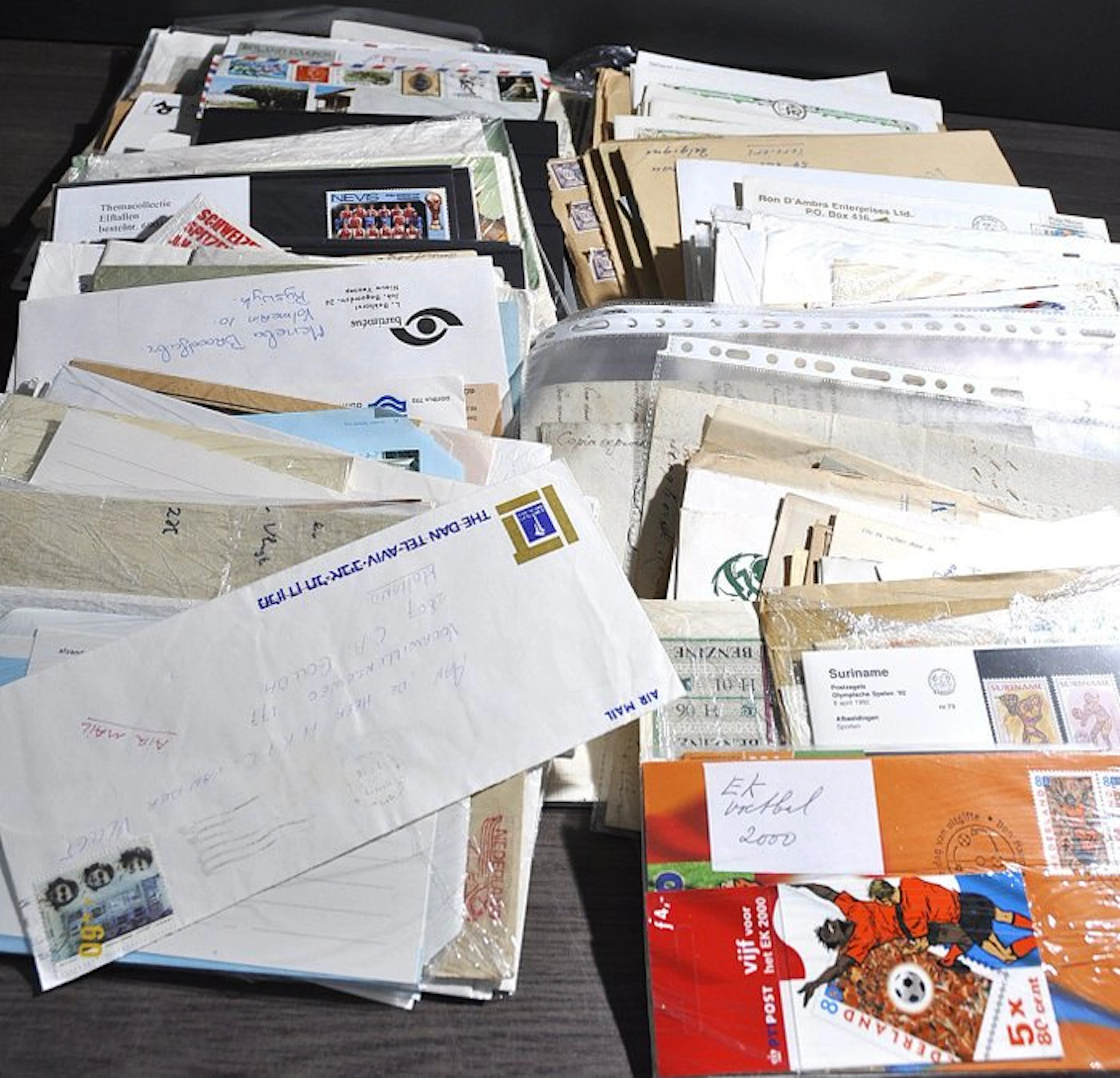 World - A lot with hundreds of FDCs