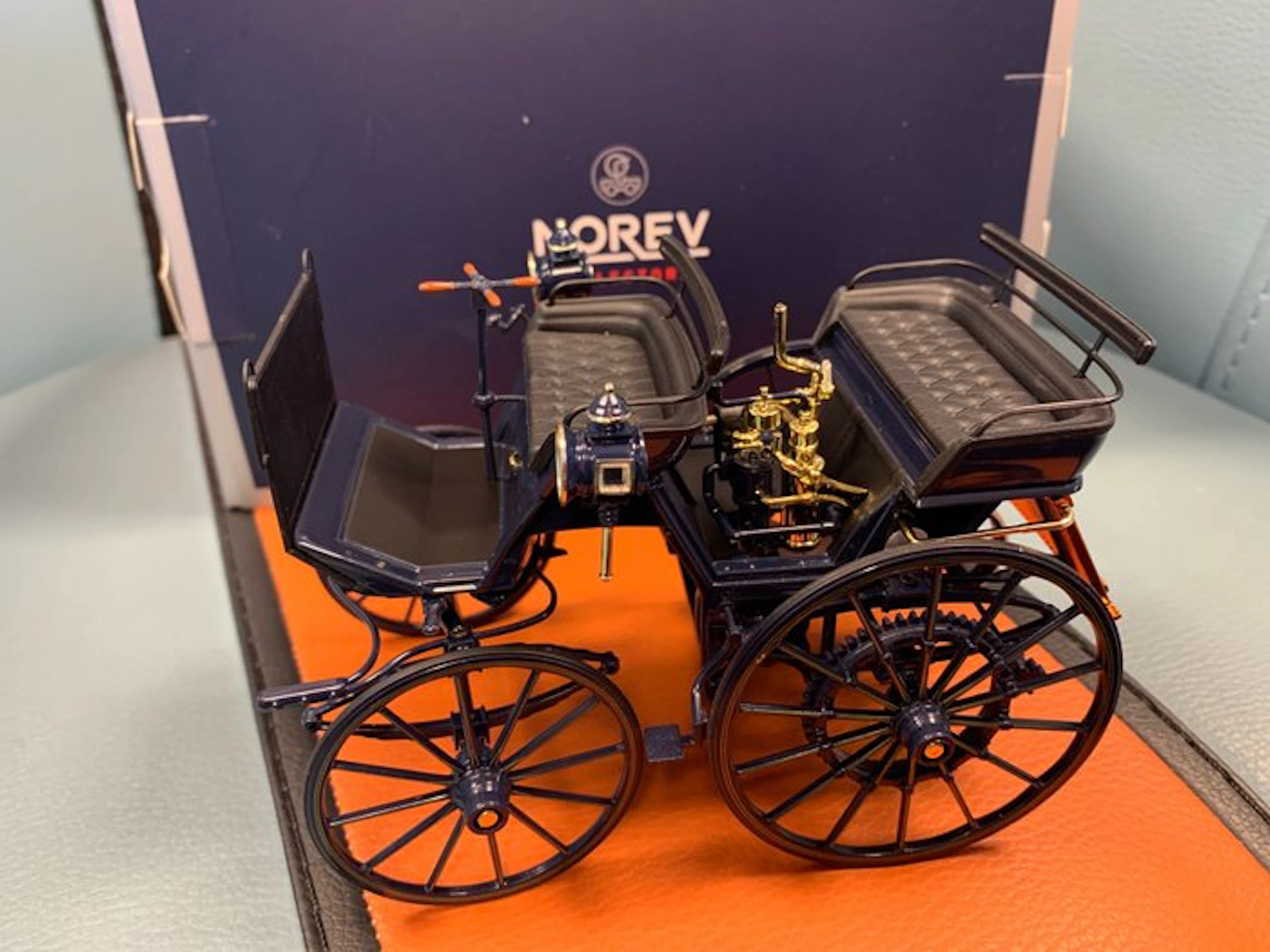 Norev 1:18 - Model car - Daimler Motorkutsche (1886)