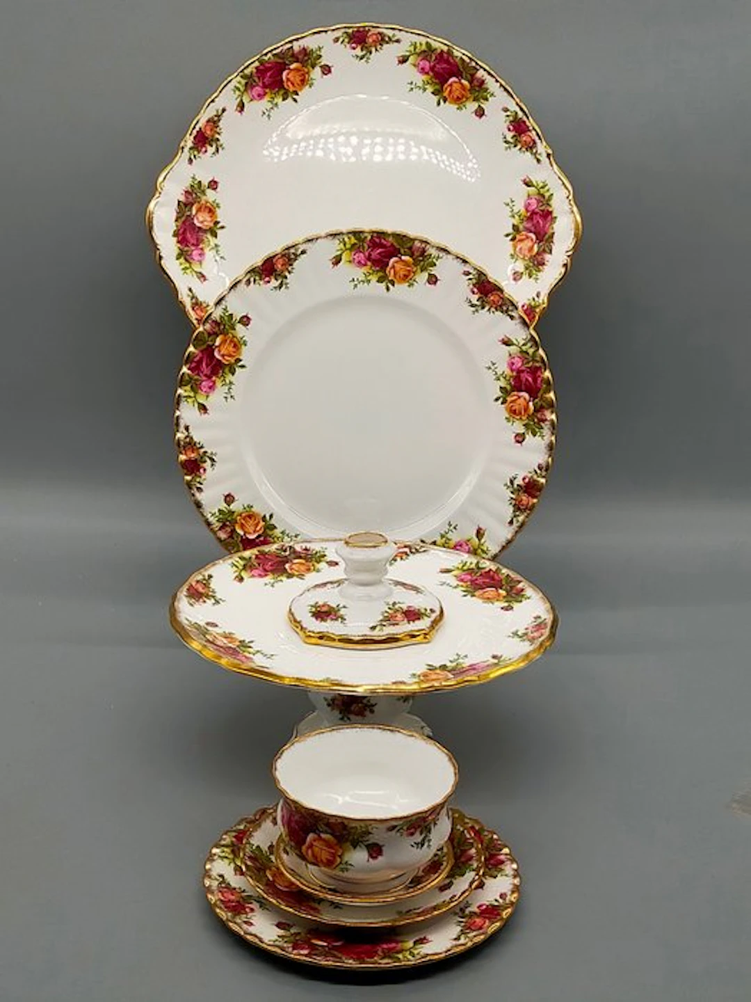 Dinner set - Royal Albert Old Country Roses...