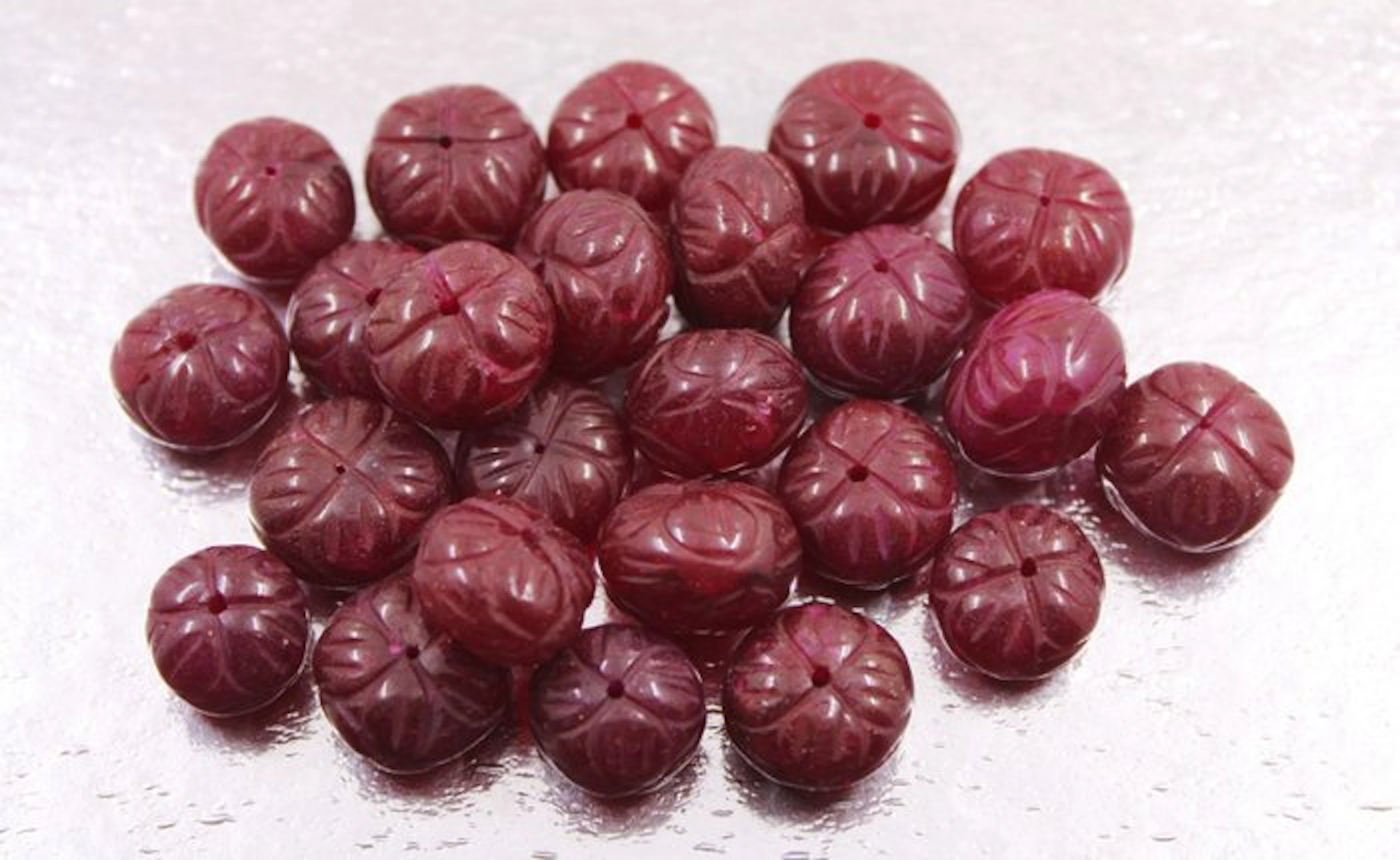 23 Big really beautiful hand carved flowers ruby round plane beads - 348 Cts