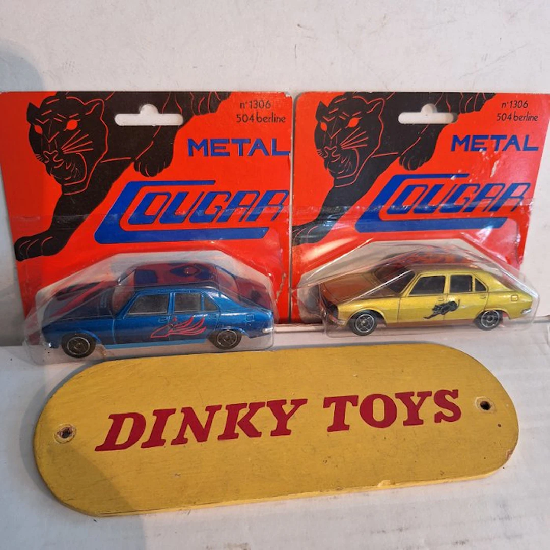 Dinky Toys 1:43 - Model car (2) - Dinky Toys...
