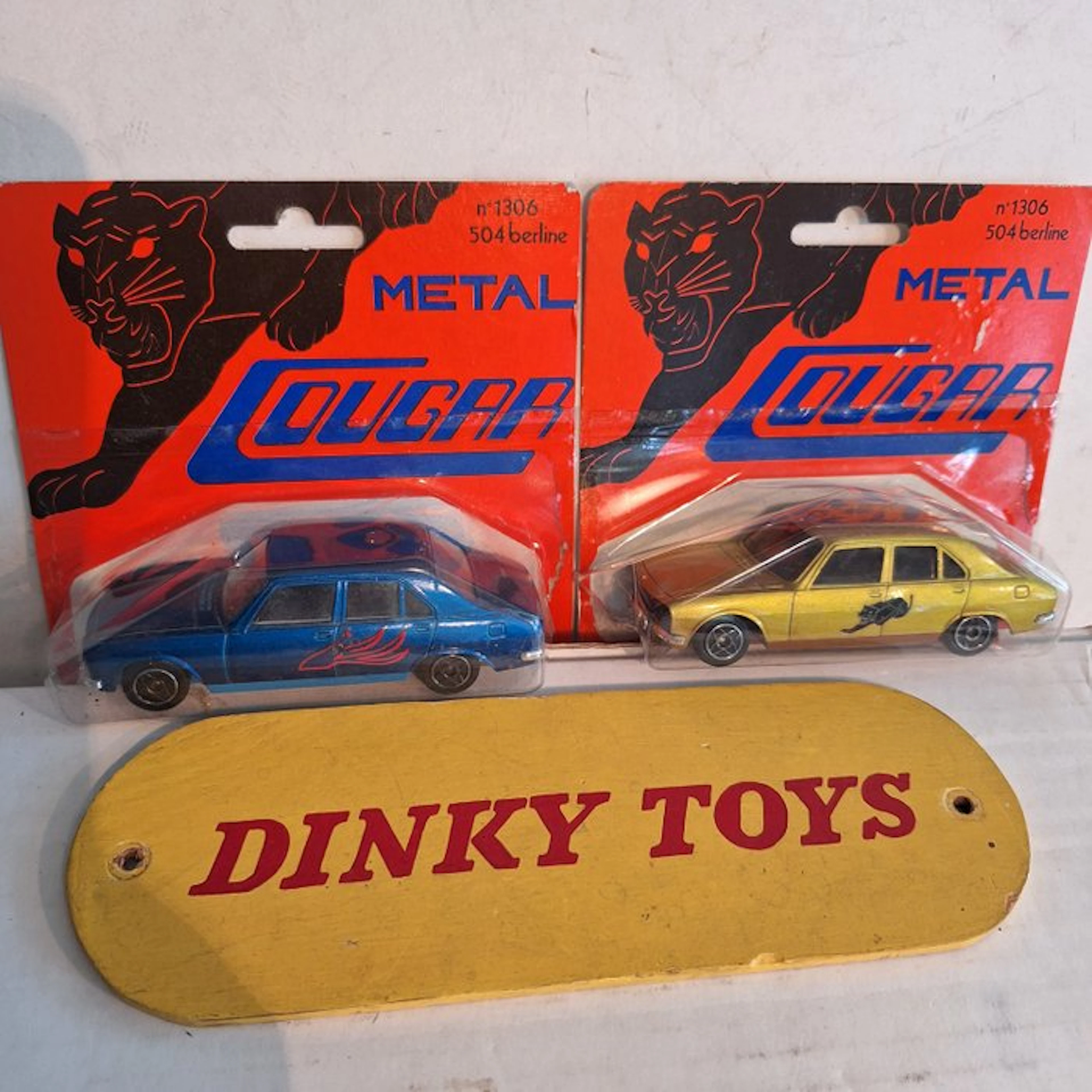 Dinky Toys 1:43 - Model car (2) - Dinky Toys...