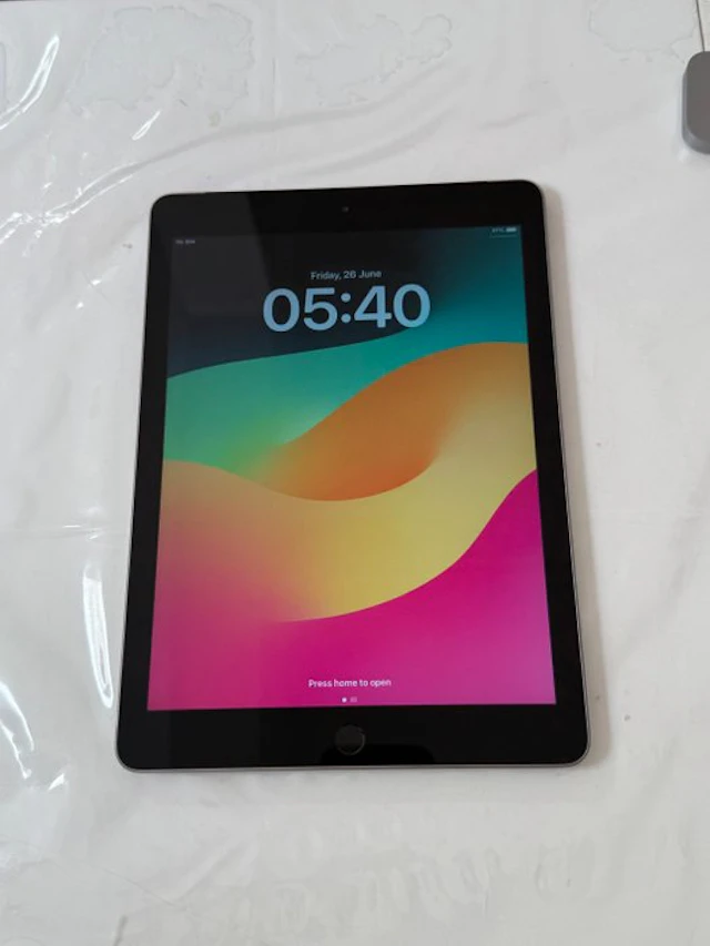 Apple iPad 6th generation Wifi+Cellular 128GB - Mobile phone (1)
