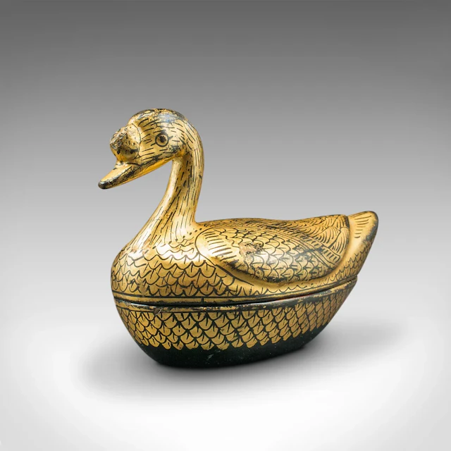 Small Vintage Chinese Goose Pot, Lacquer, Decorative, Trinket Box, Art Deco