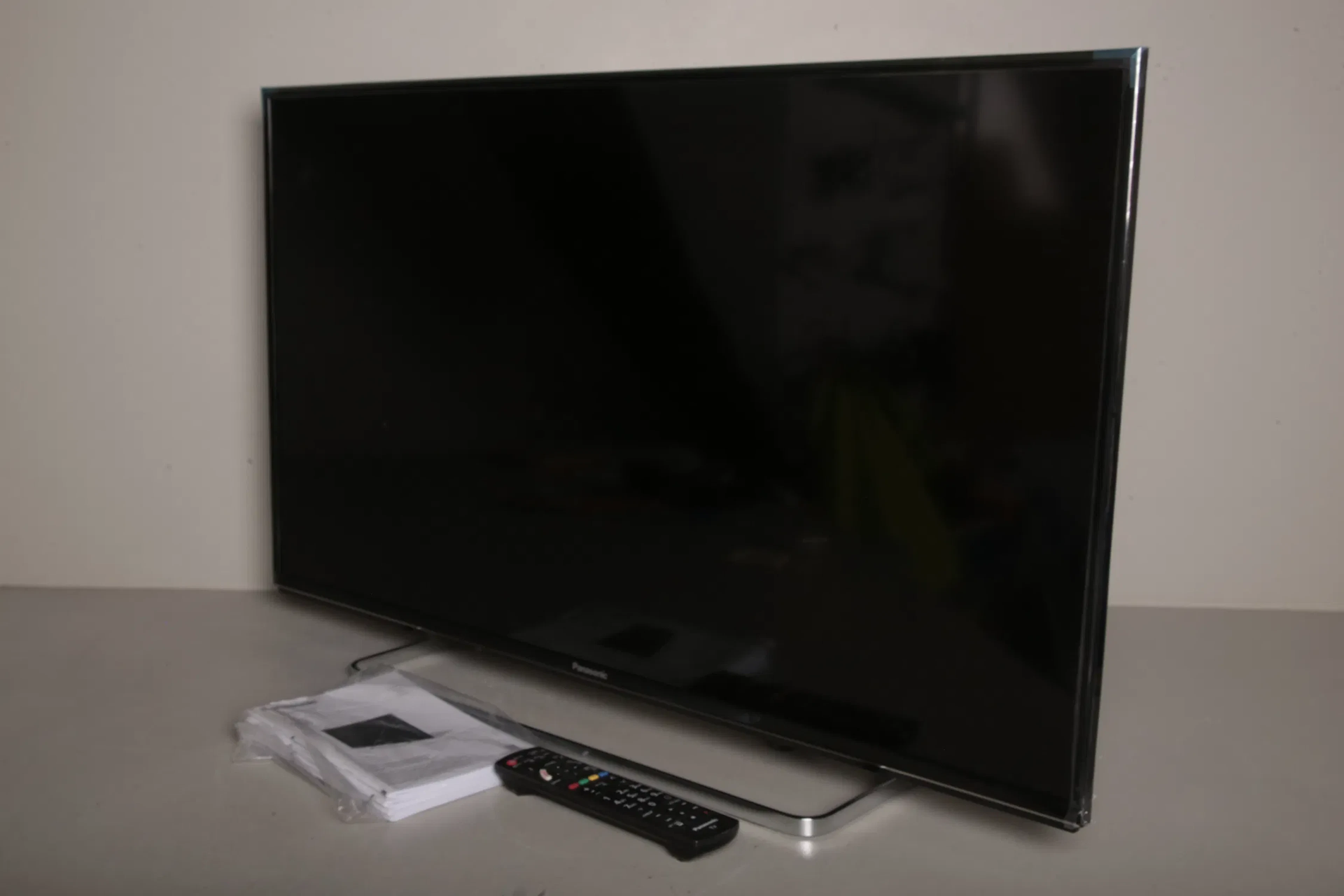 TV- "Panasonic"