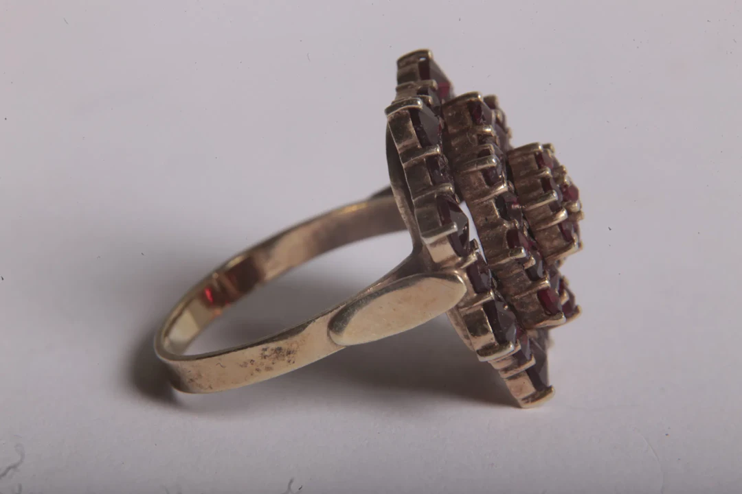 Ring- Silver med röda rubiner