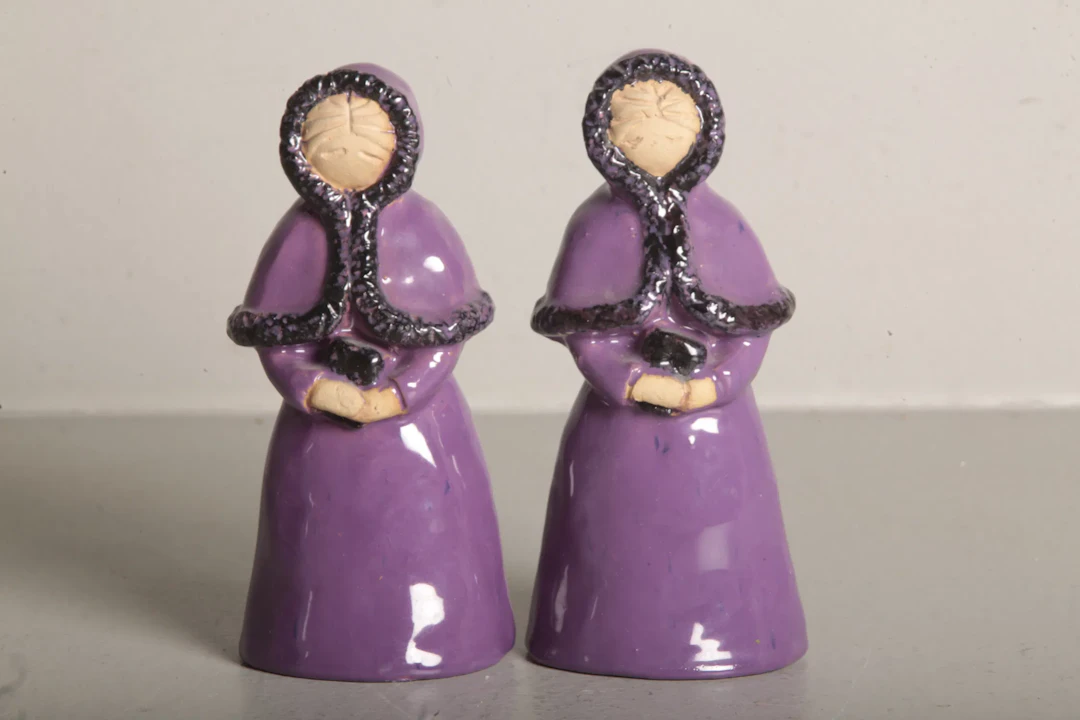 Ranbogården Hälsingland, Figuriner, 1-par "Gummor"