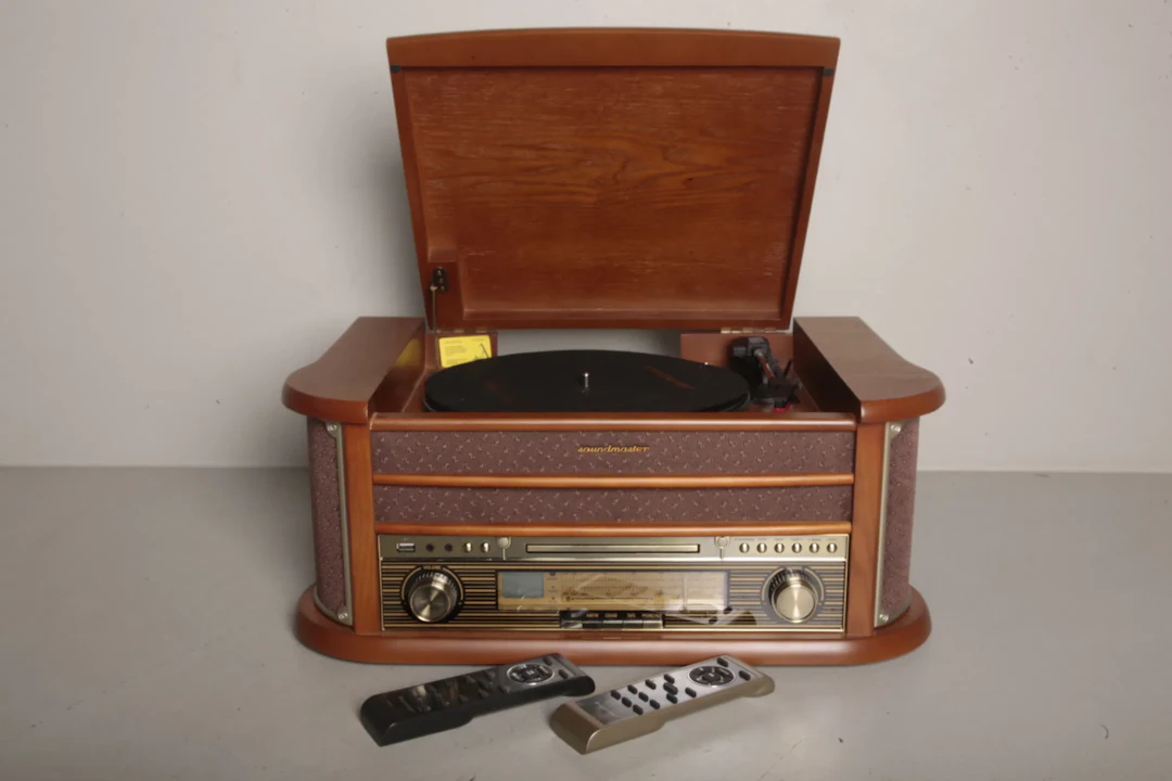 Soundmaster- Skivspelare/Radio/USB/Kassett