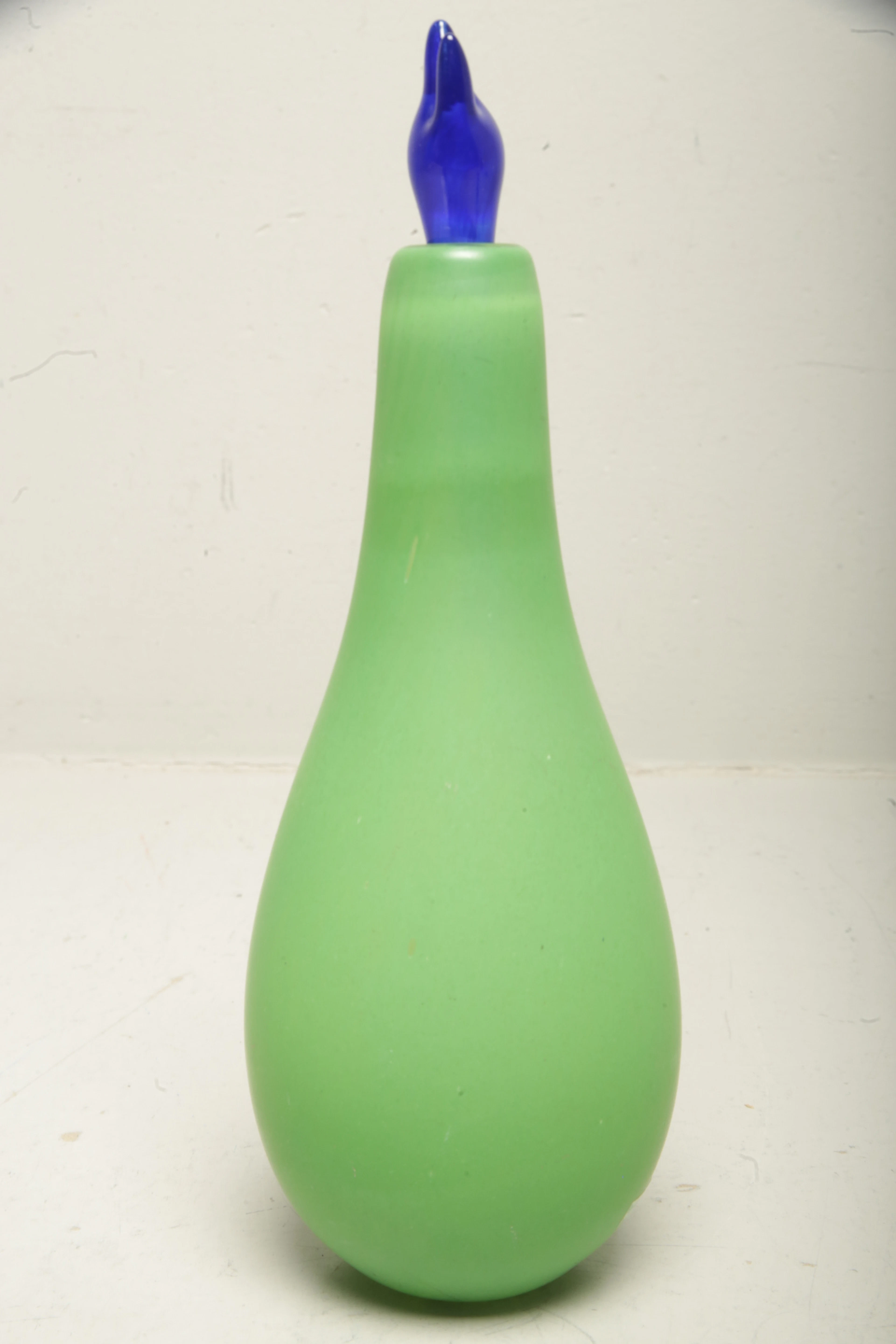 Gunnel Sahlin- Kosta Boda, Karaff ur serien: Artist Collection, Signerad