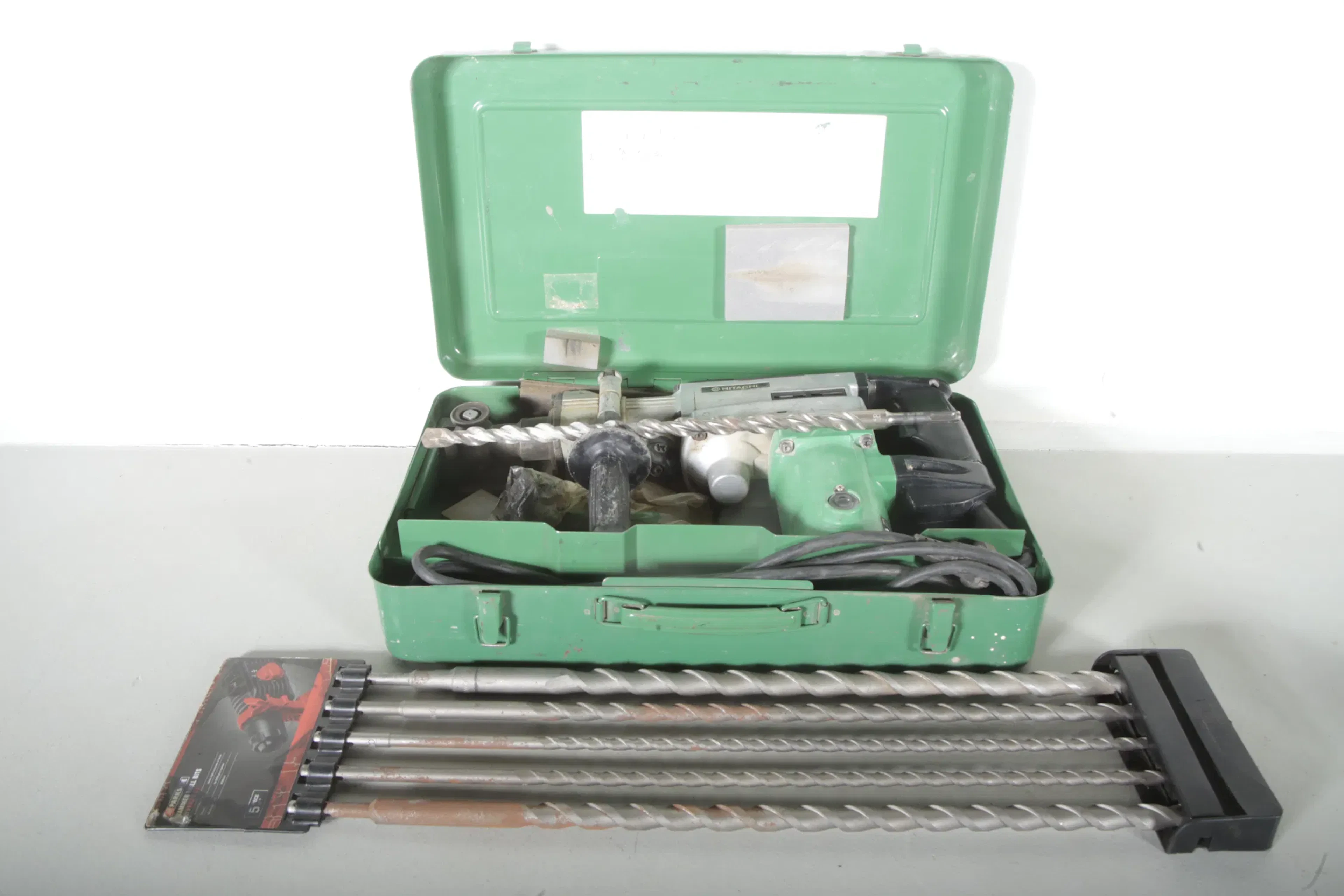 Hitachi- Slagborr, Med diverse borrar